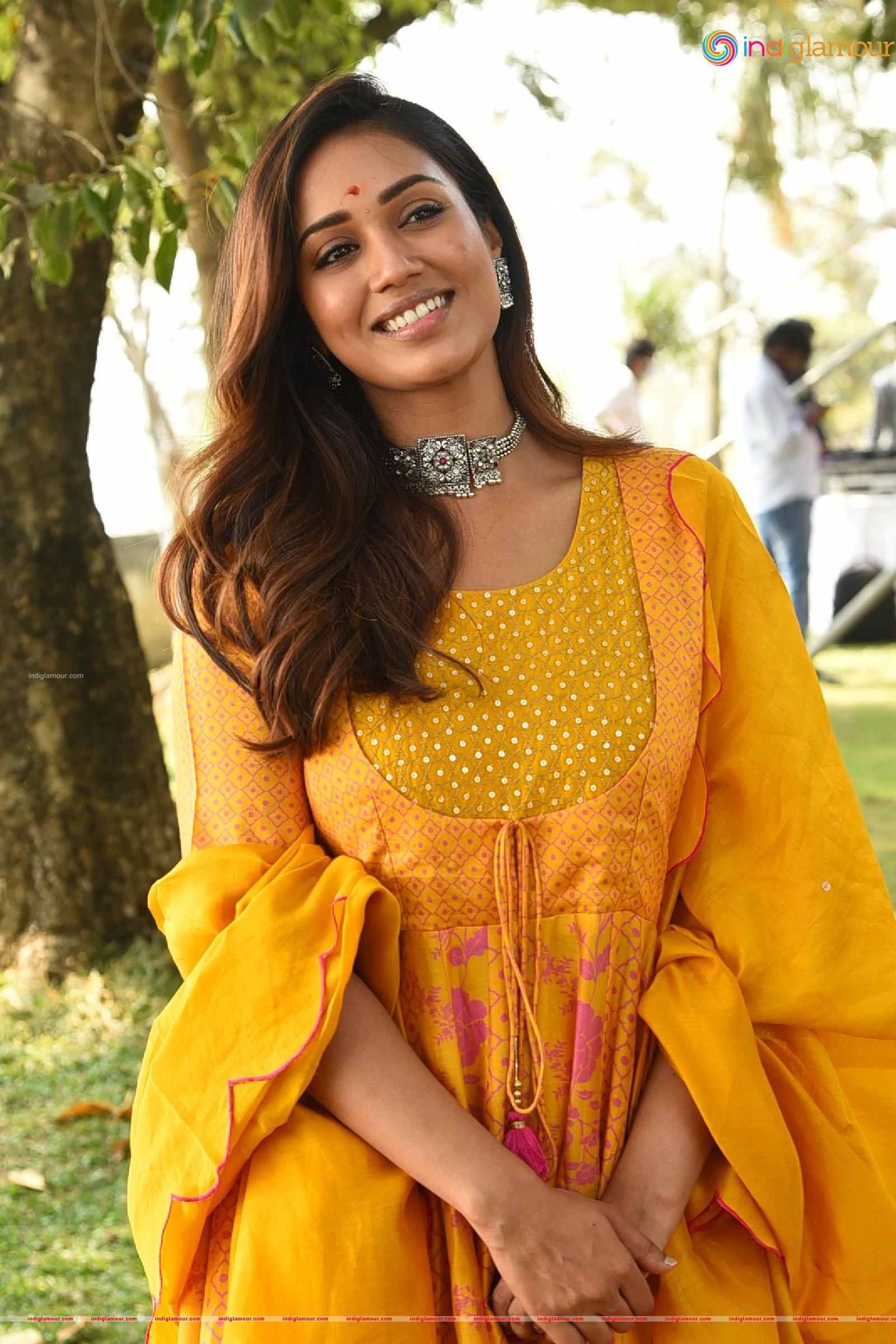 Nivetha Pethuraj Actress hd photo