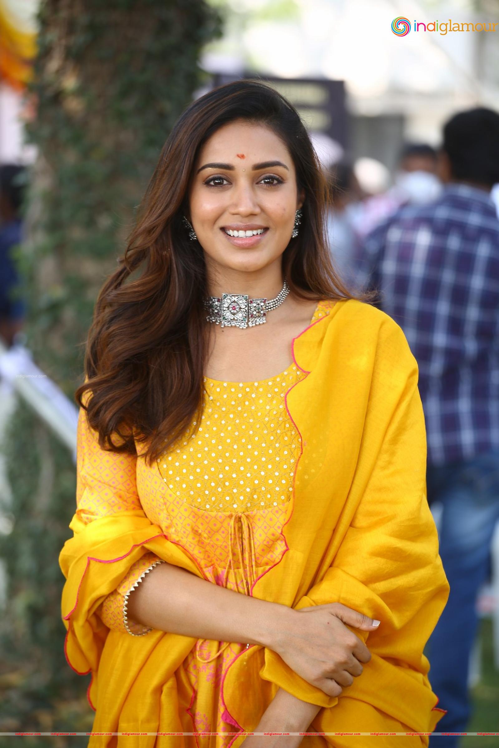 Nivetha Pethuraj Actress hd photo