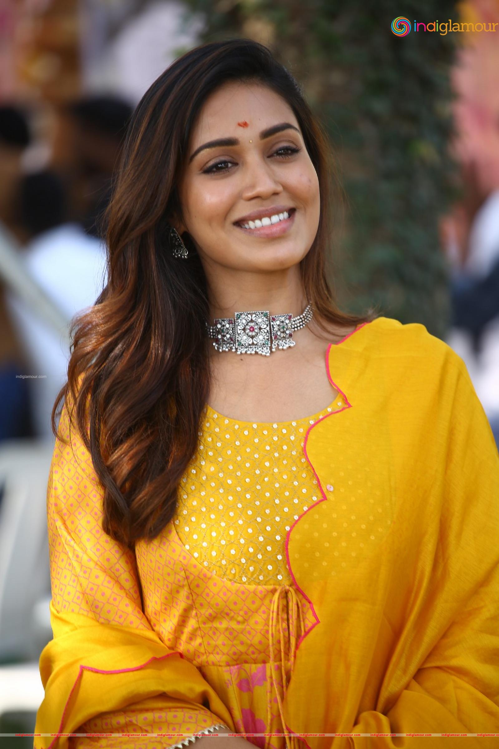 Nivetha Pethuraj Actress hd photo
