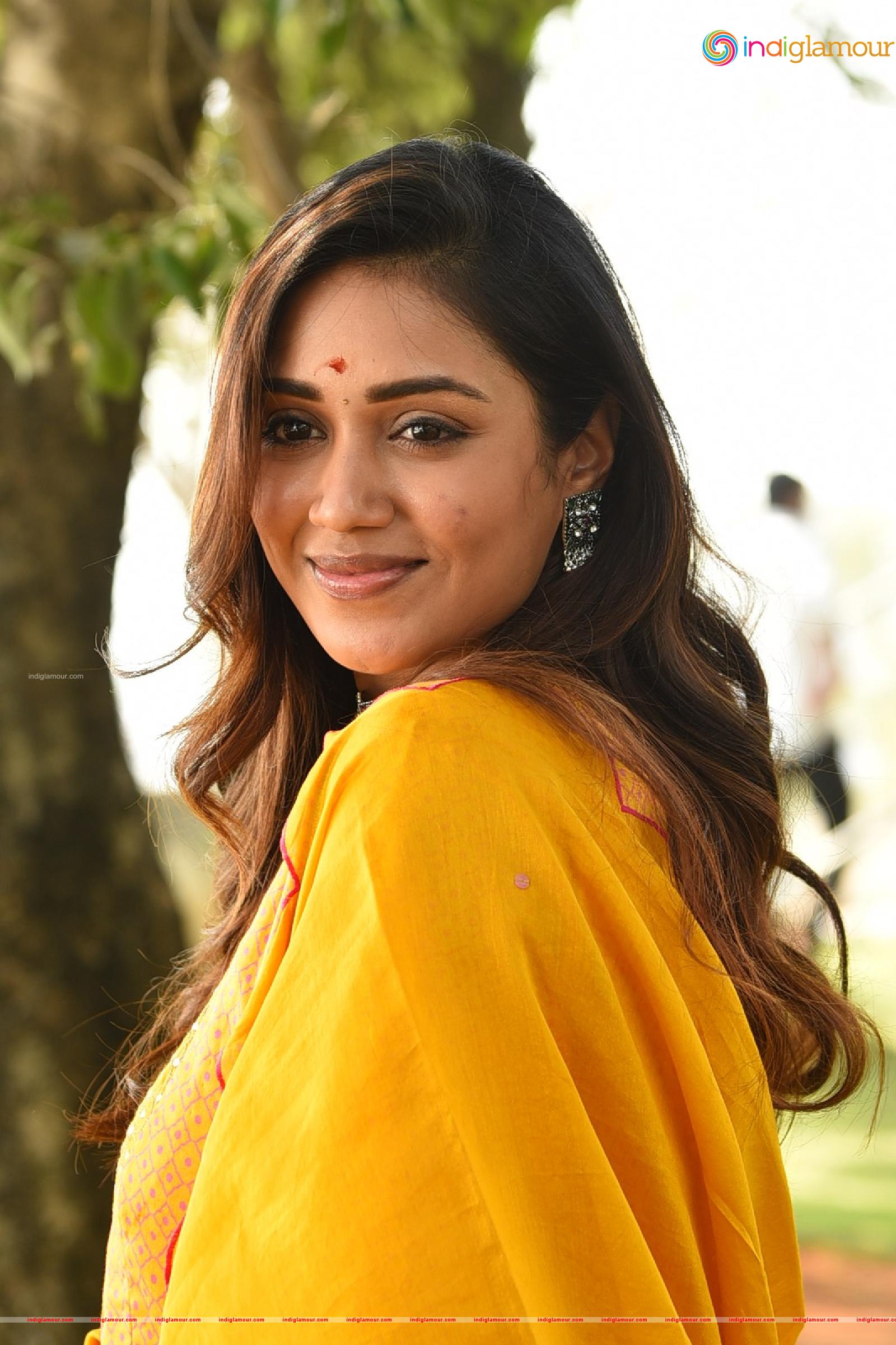Nivetha Pethuraj Actress hd photo