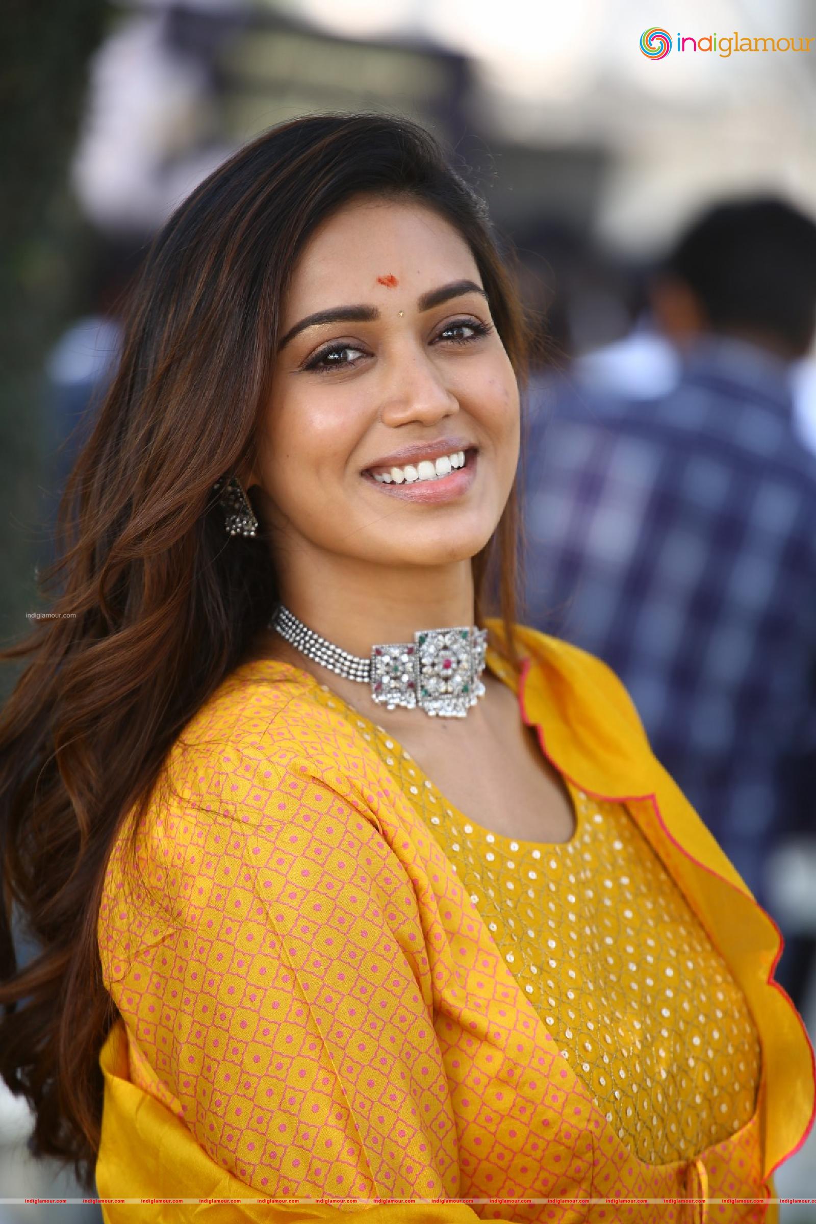Nivetha Pethuraj Actress hd photo