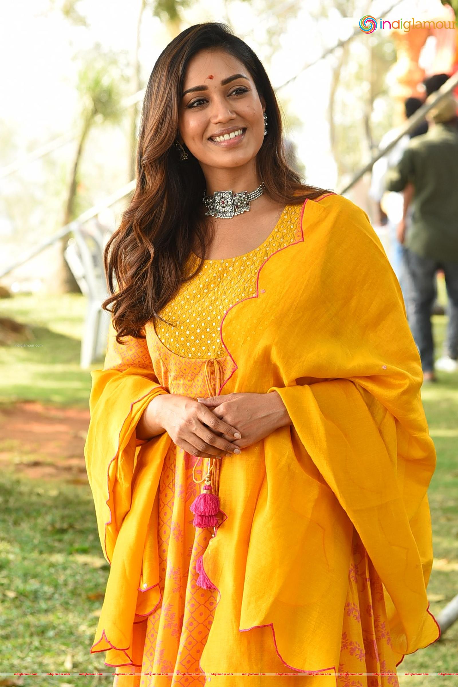Nivetha Pethuraj Actress hd photo