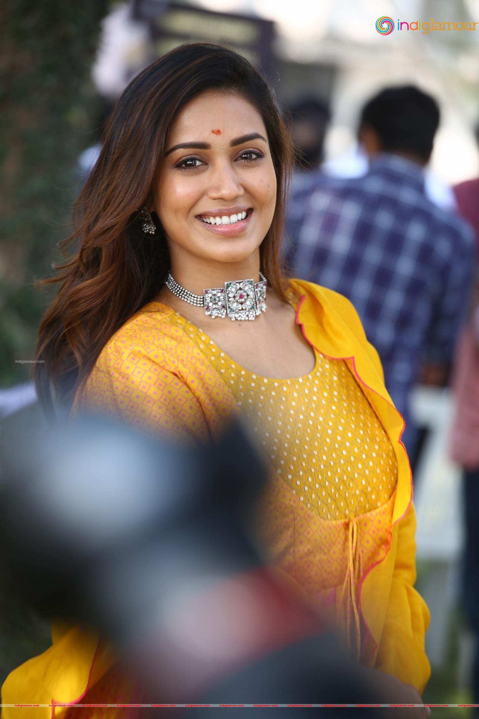 Nivetha Pethuraj Actress hd photo