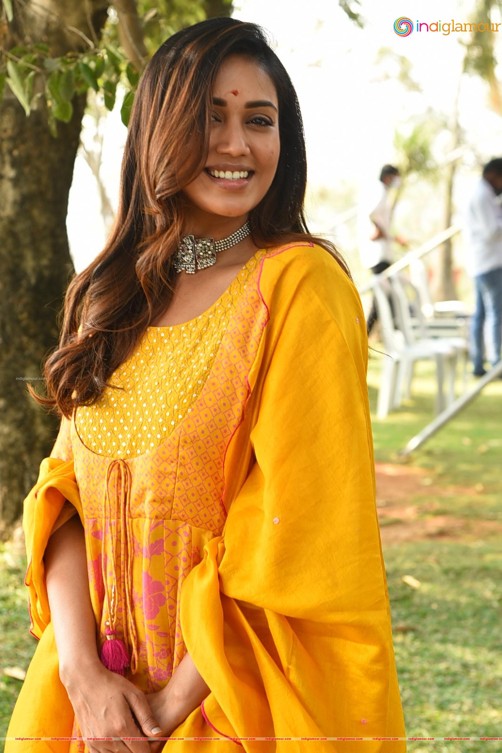 Nivetha Pethuraj Actress hd photo