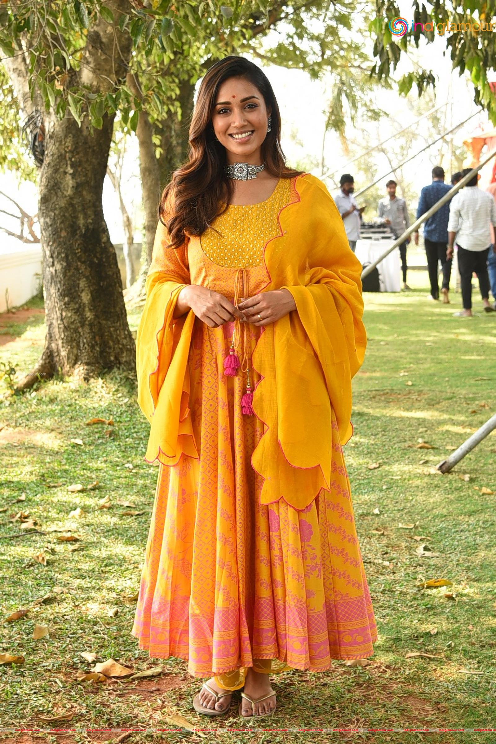 Nivetha Pethuraj Actress hd photo