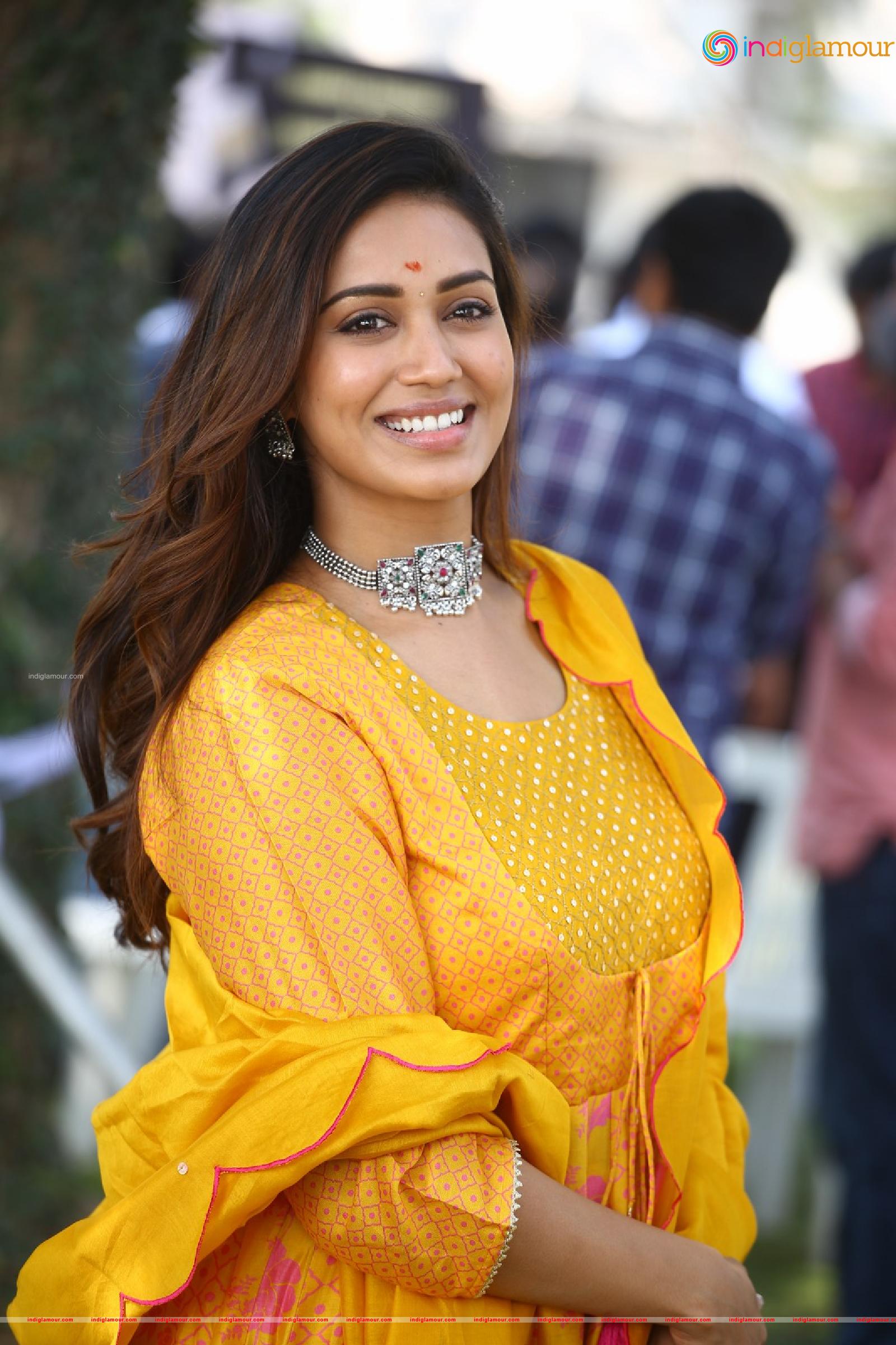 Nivetha Pethuraj Actress hd photo