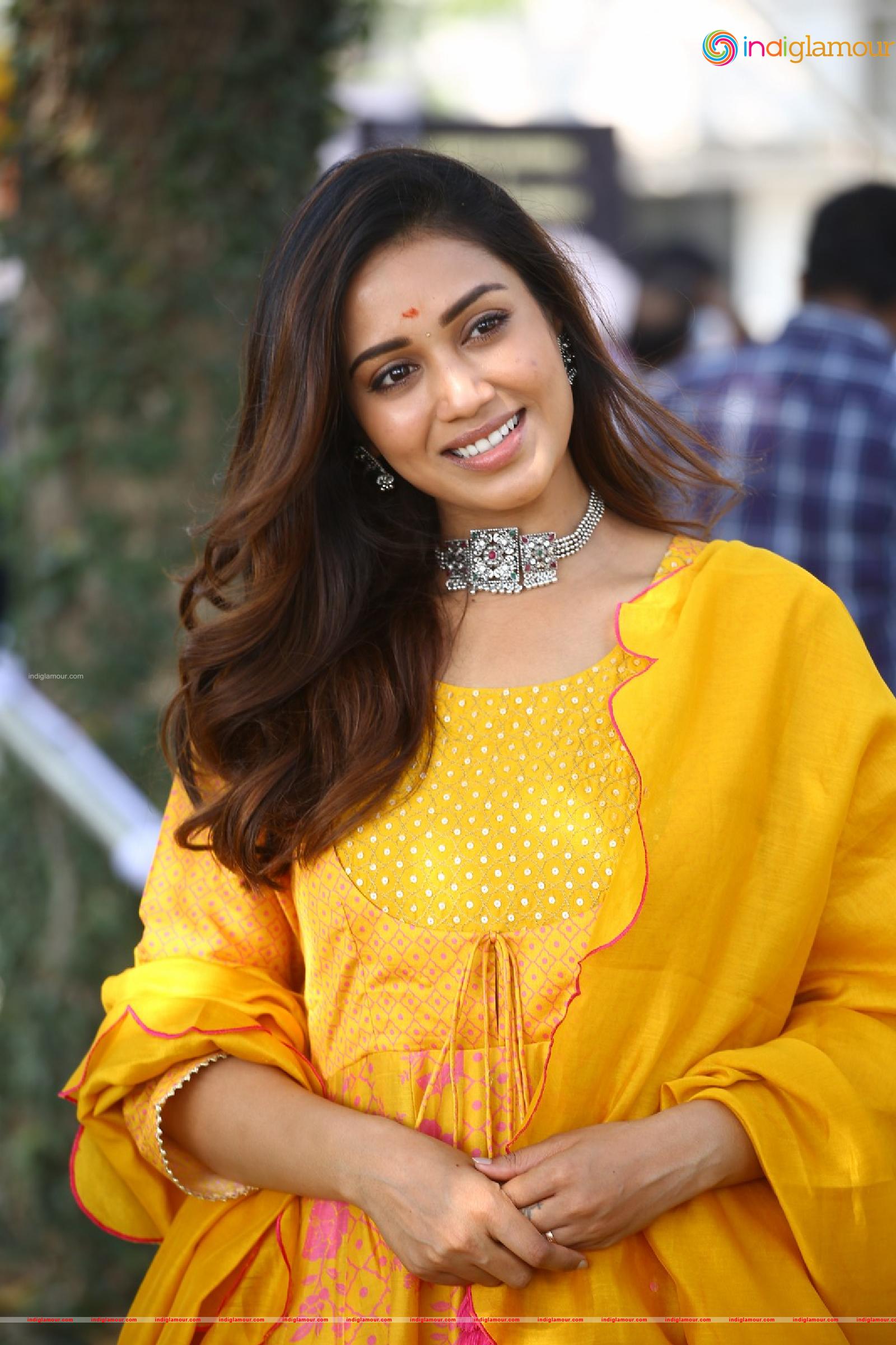 Nivetha Pethuraj Actress hd photo