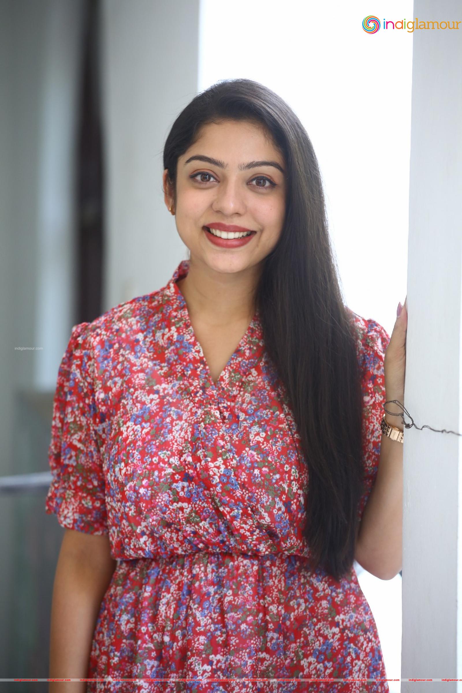 Varsha Bollamma Actress hd photo
