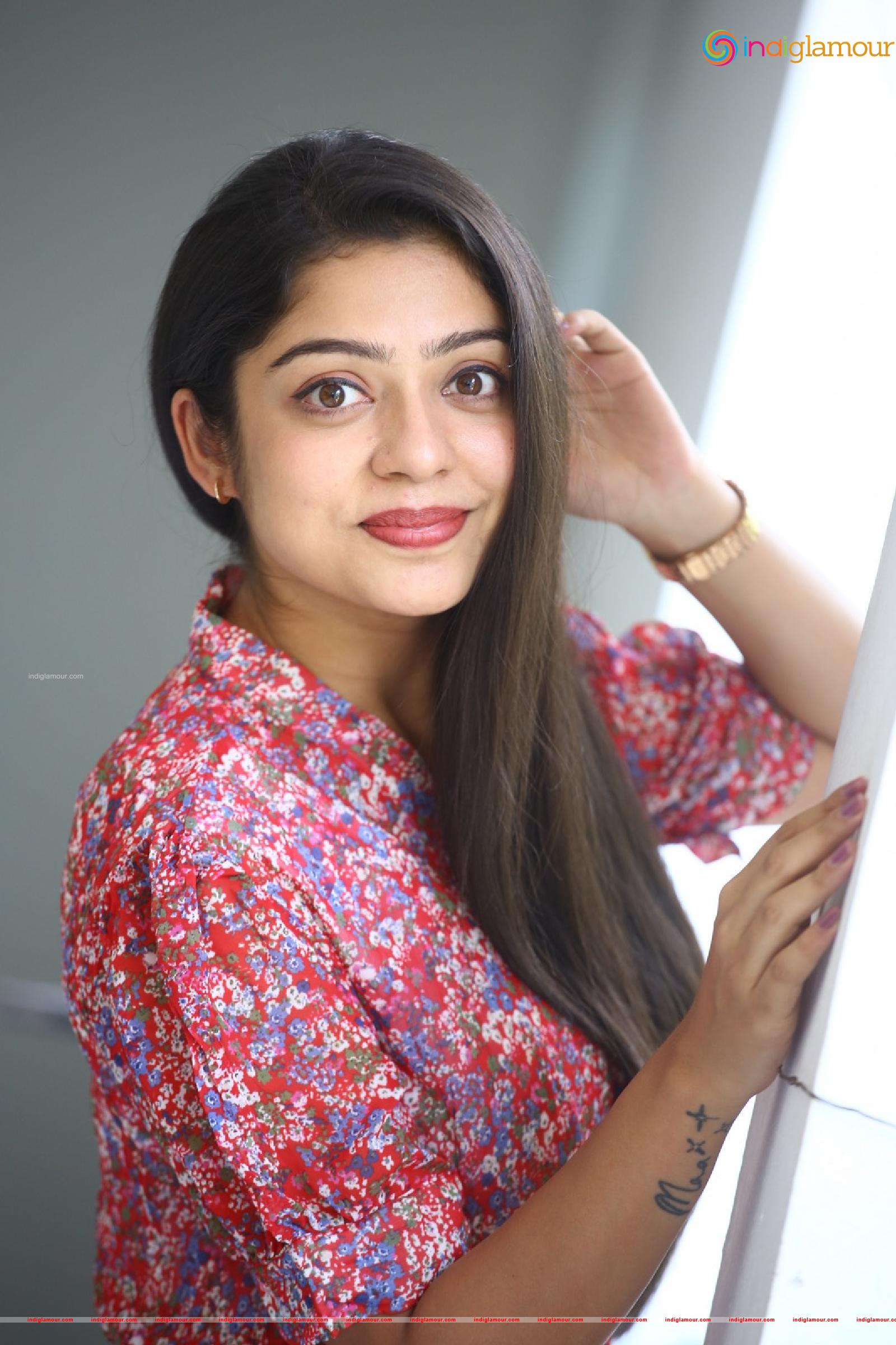 Varsha Bollamma Actress hd photo