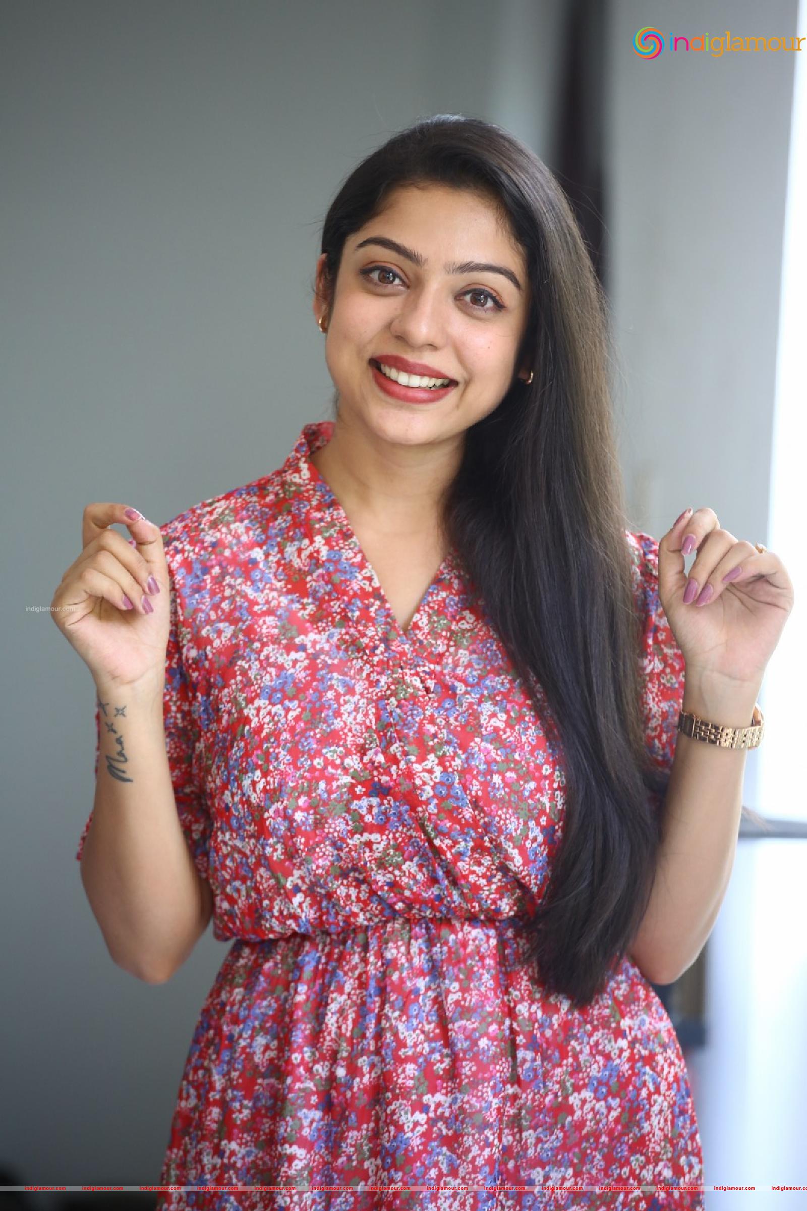 Varsha Bollamma Actress hd photo