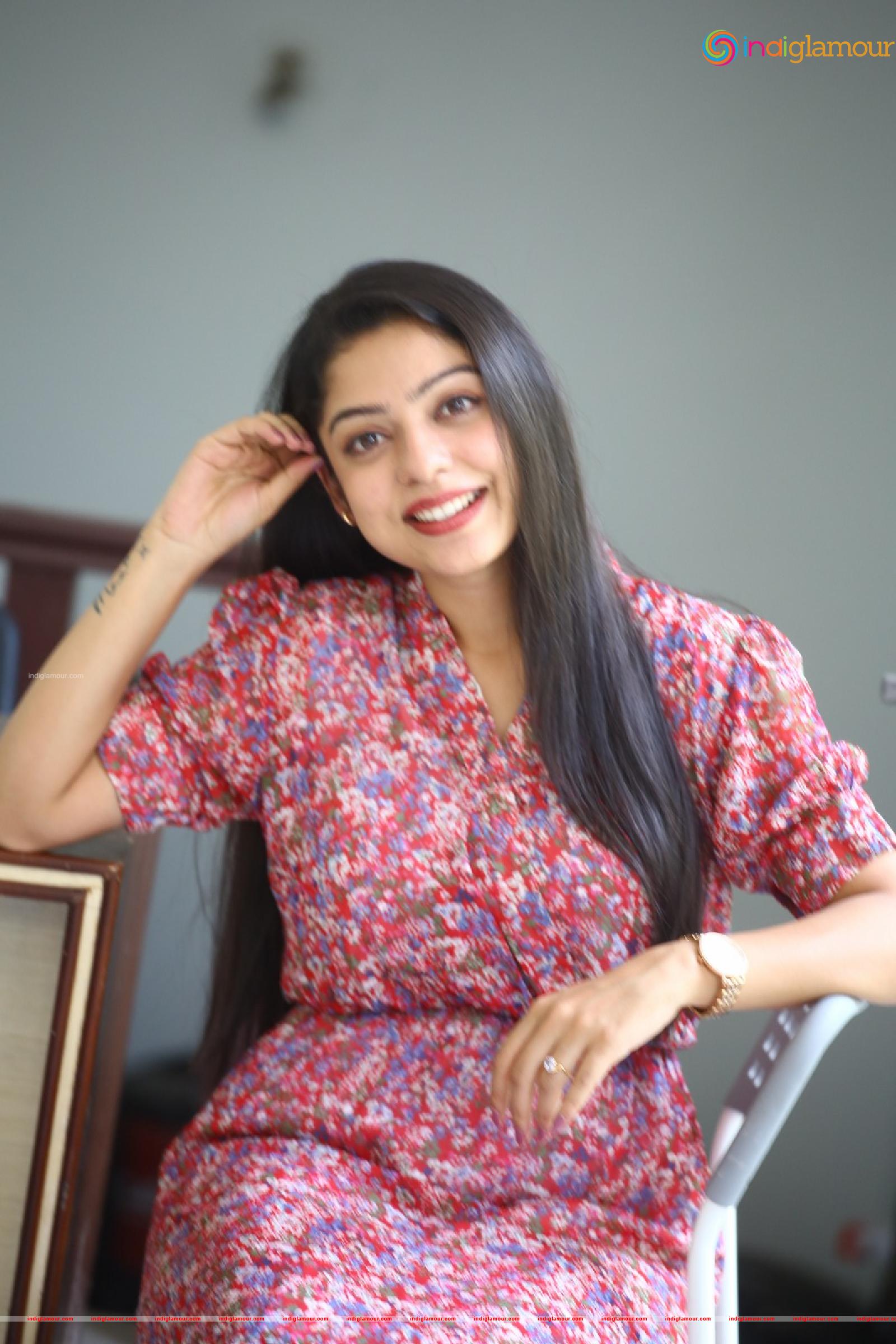 Varsha Bollamma Actress hd photo