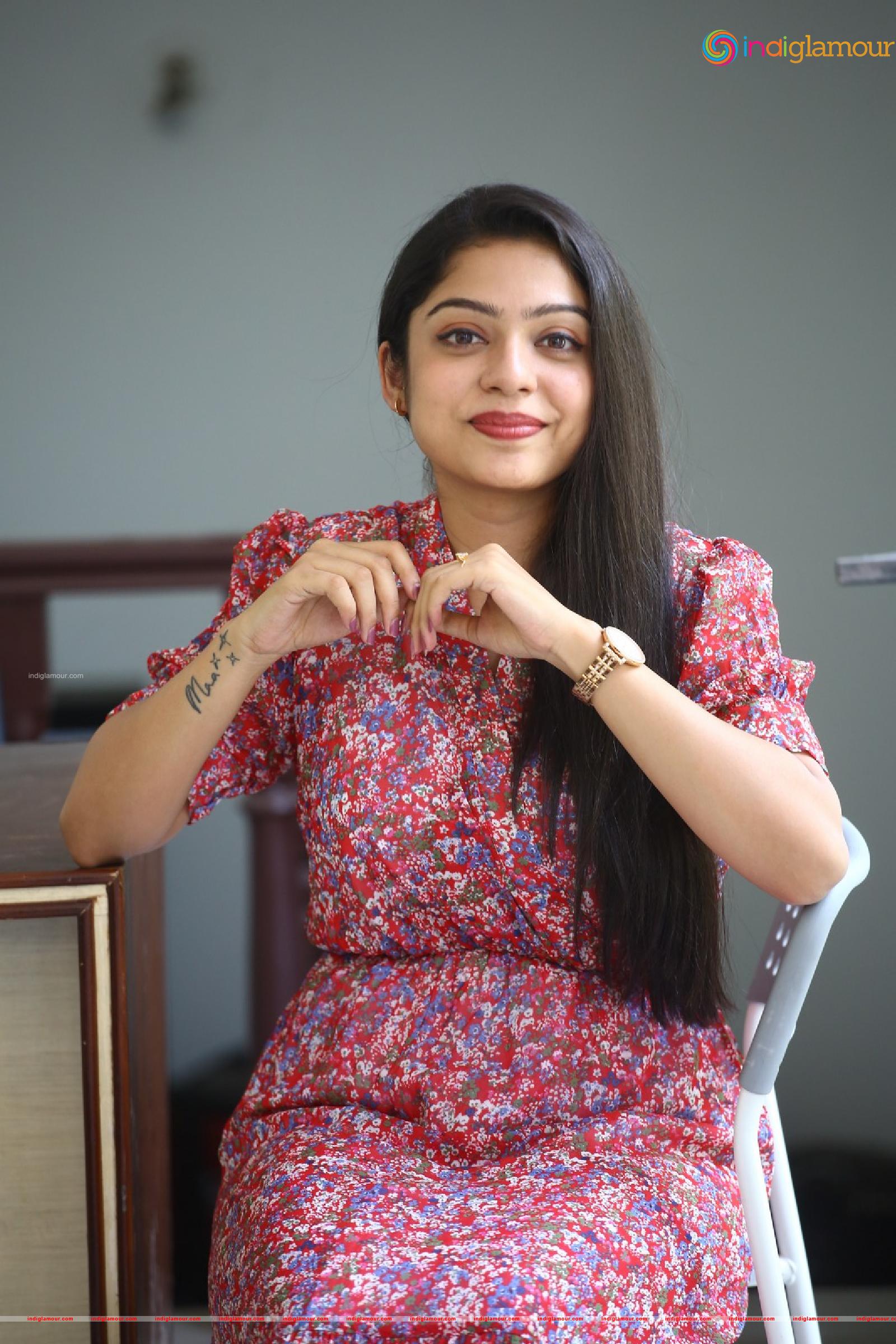 Varsha Bollamma Actress hd photo