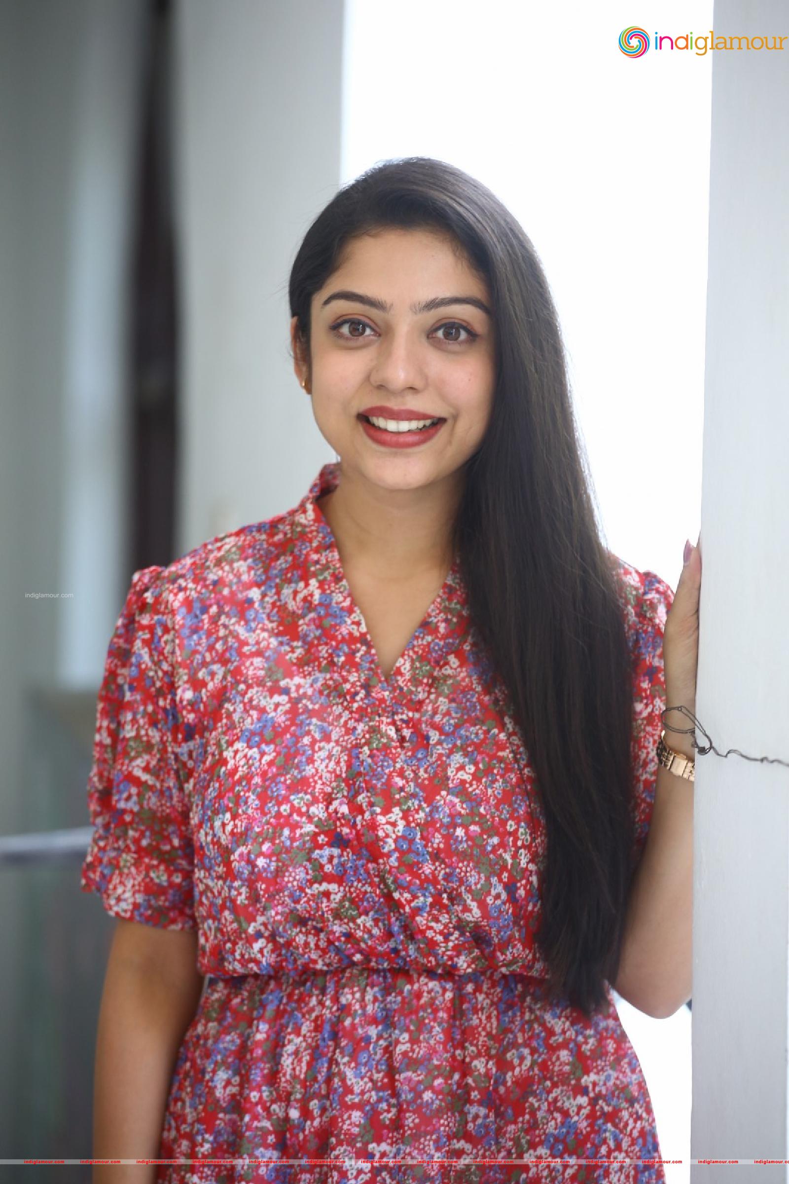Varsha Bollamma Actress hd photo