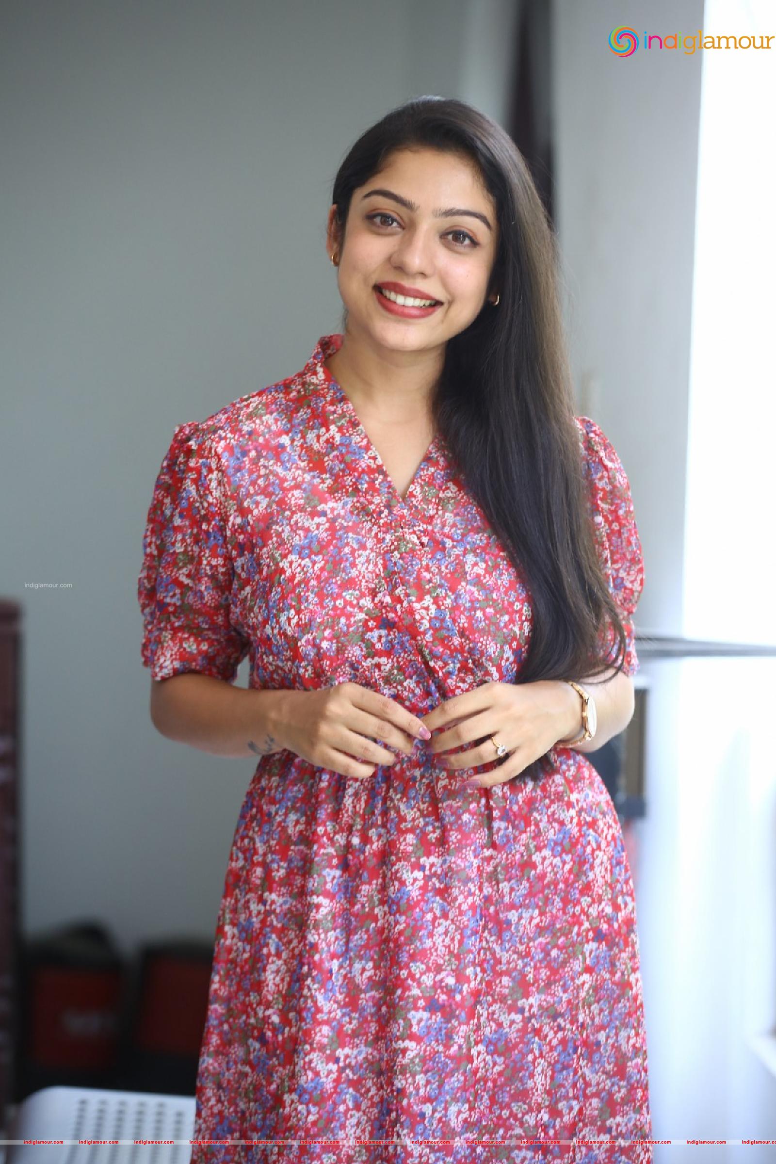 Varsha Bollamma Actress hd photo