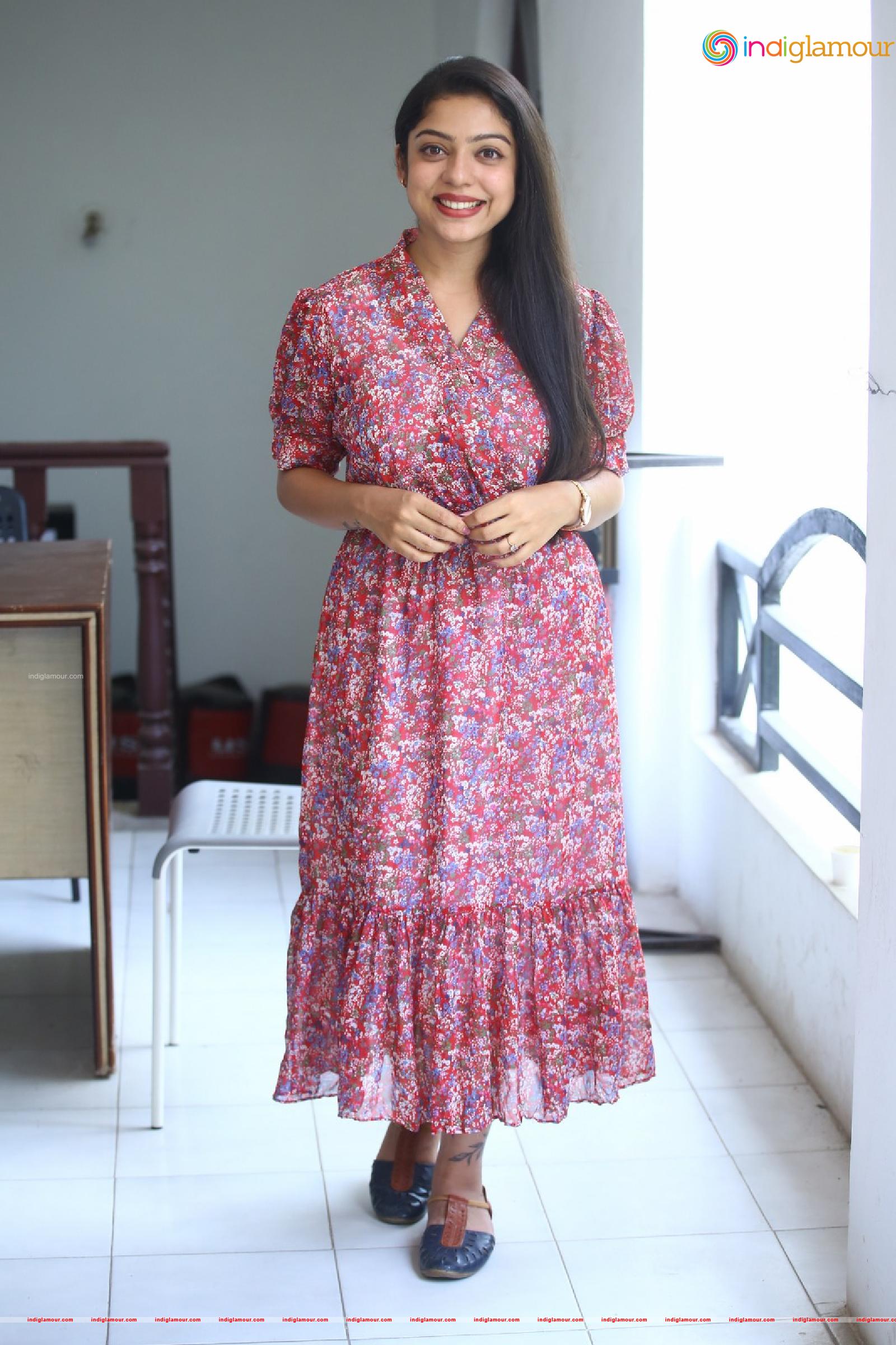 Varsha Bollamma Actress hd photo