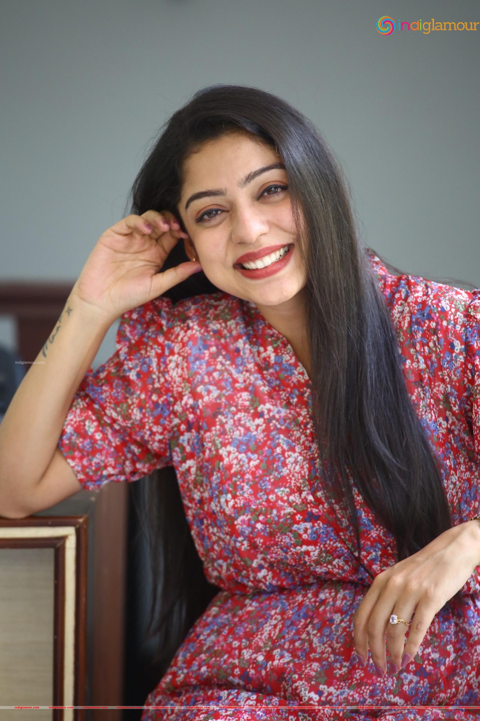 Varsha Bollamma Actress hd photo
