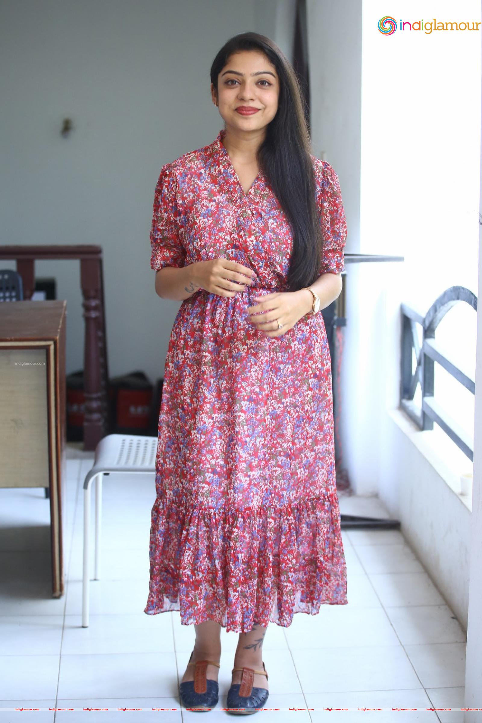 Varsha Bollamma Actress hd photo