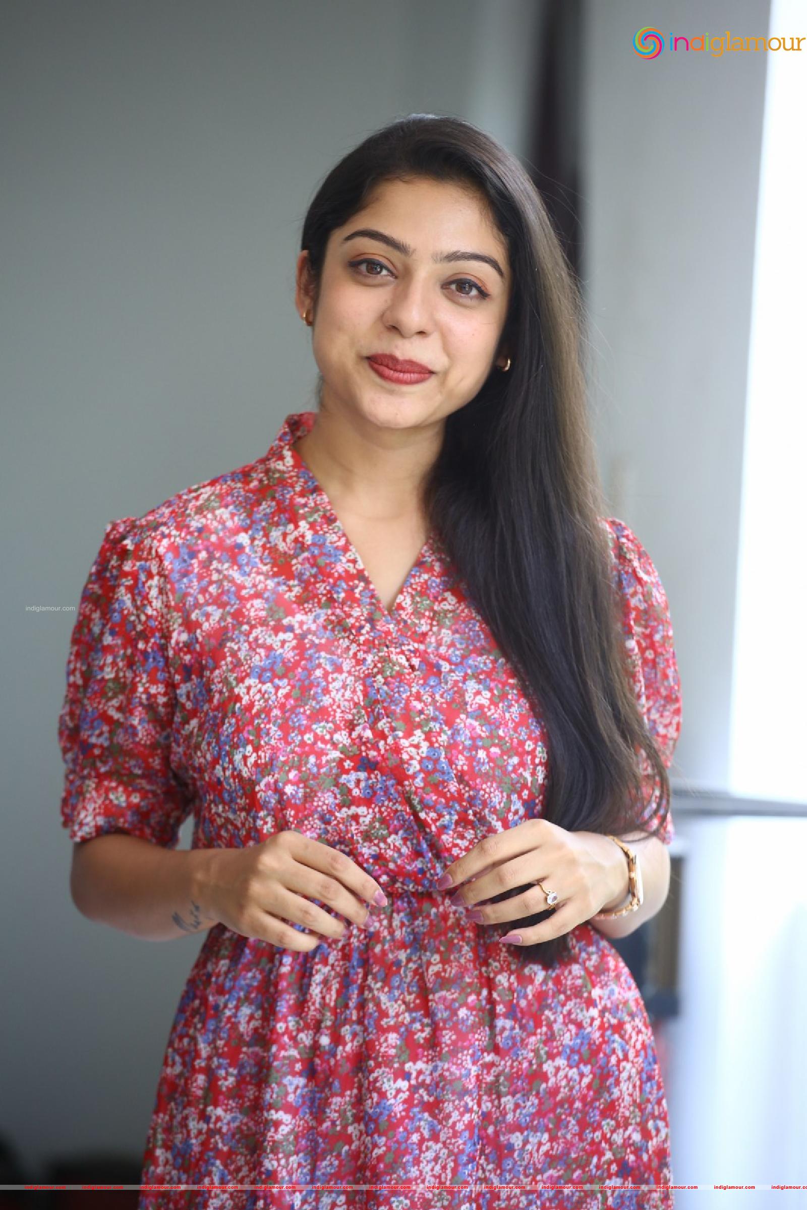 Varsha Bollamma Actress hd photo