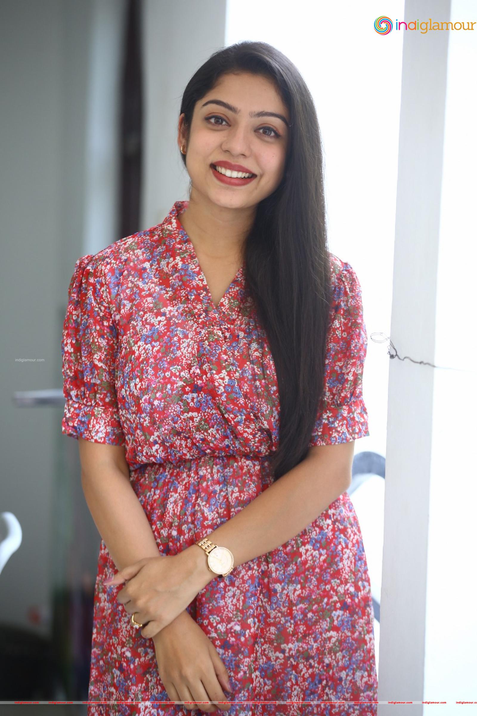 Varsha Bollamma Actress hd photo
