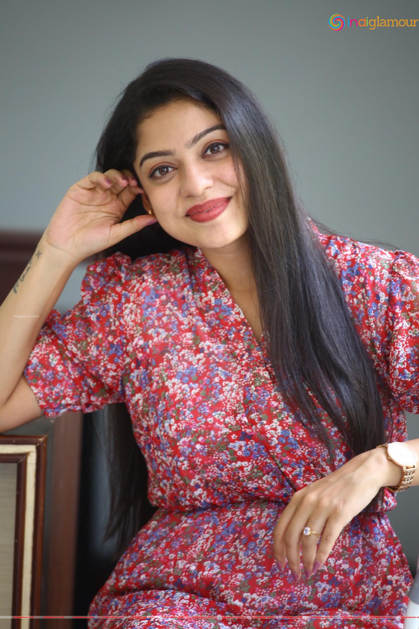 Varsha Bollamma Actress hd photo