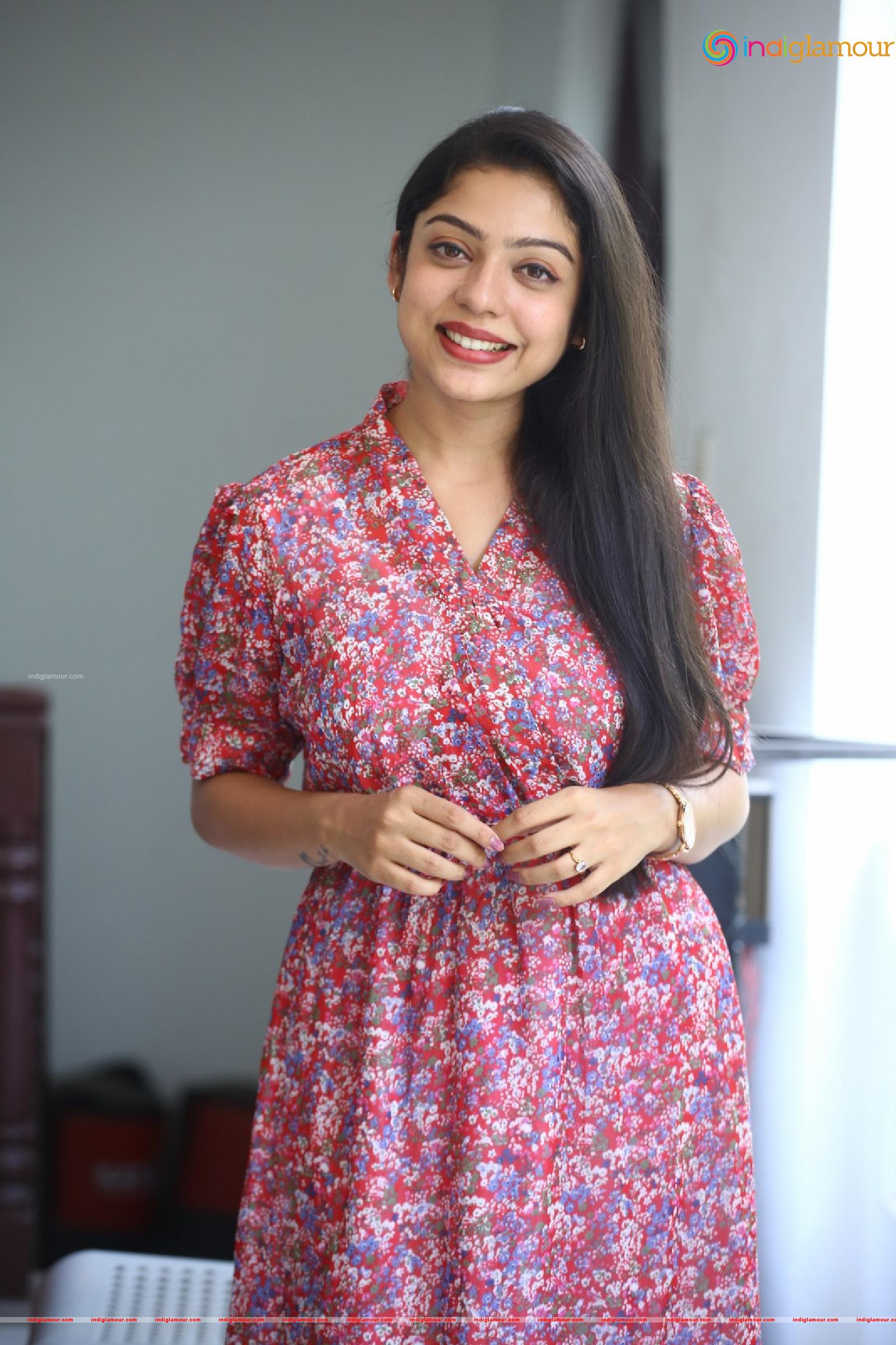 Varsha Bollamma Actress hd photo