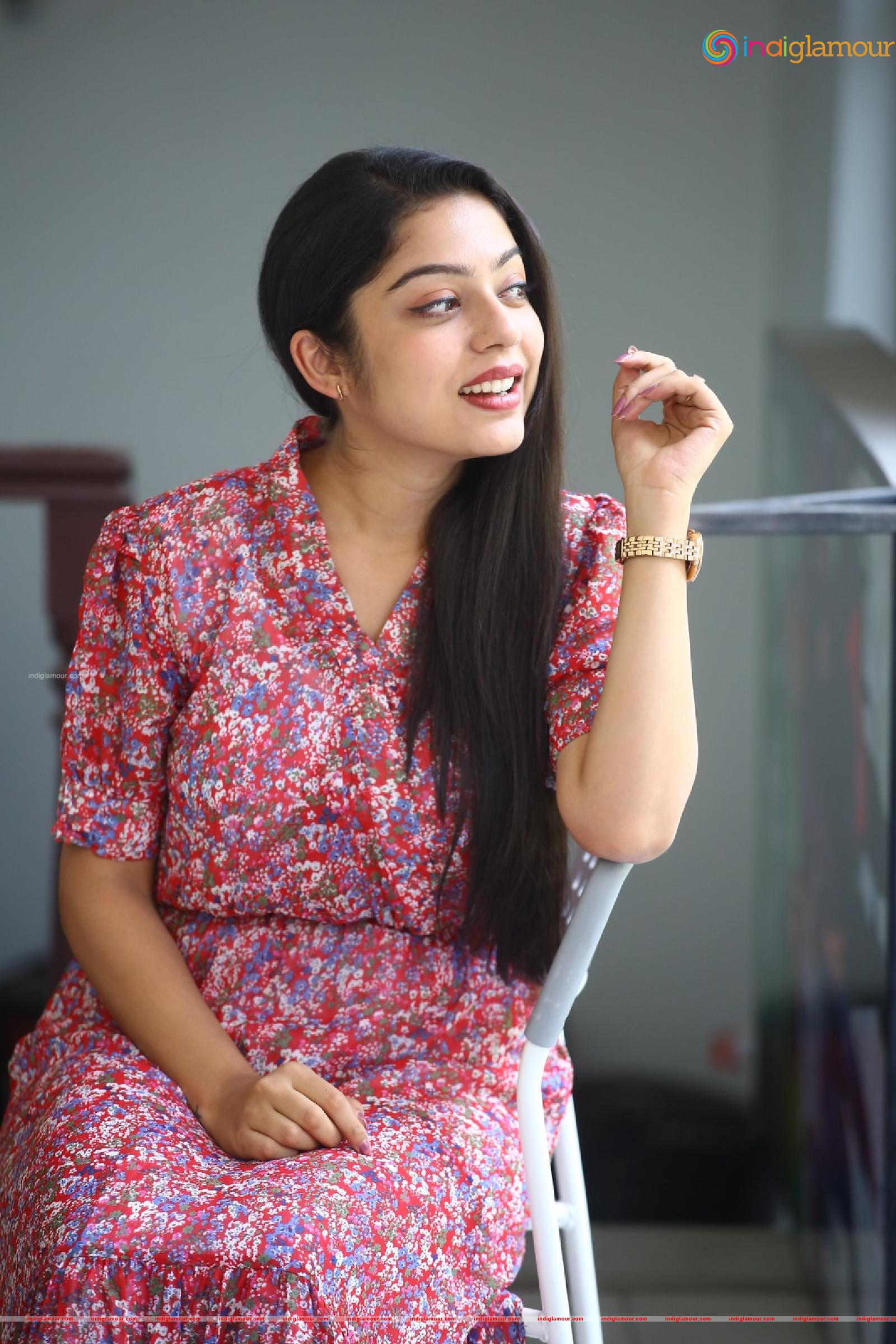 Varsha Bollamma Actress hd photo