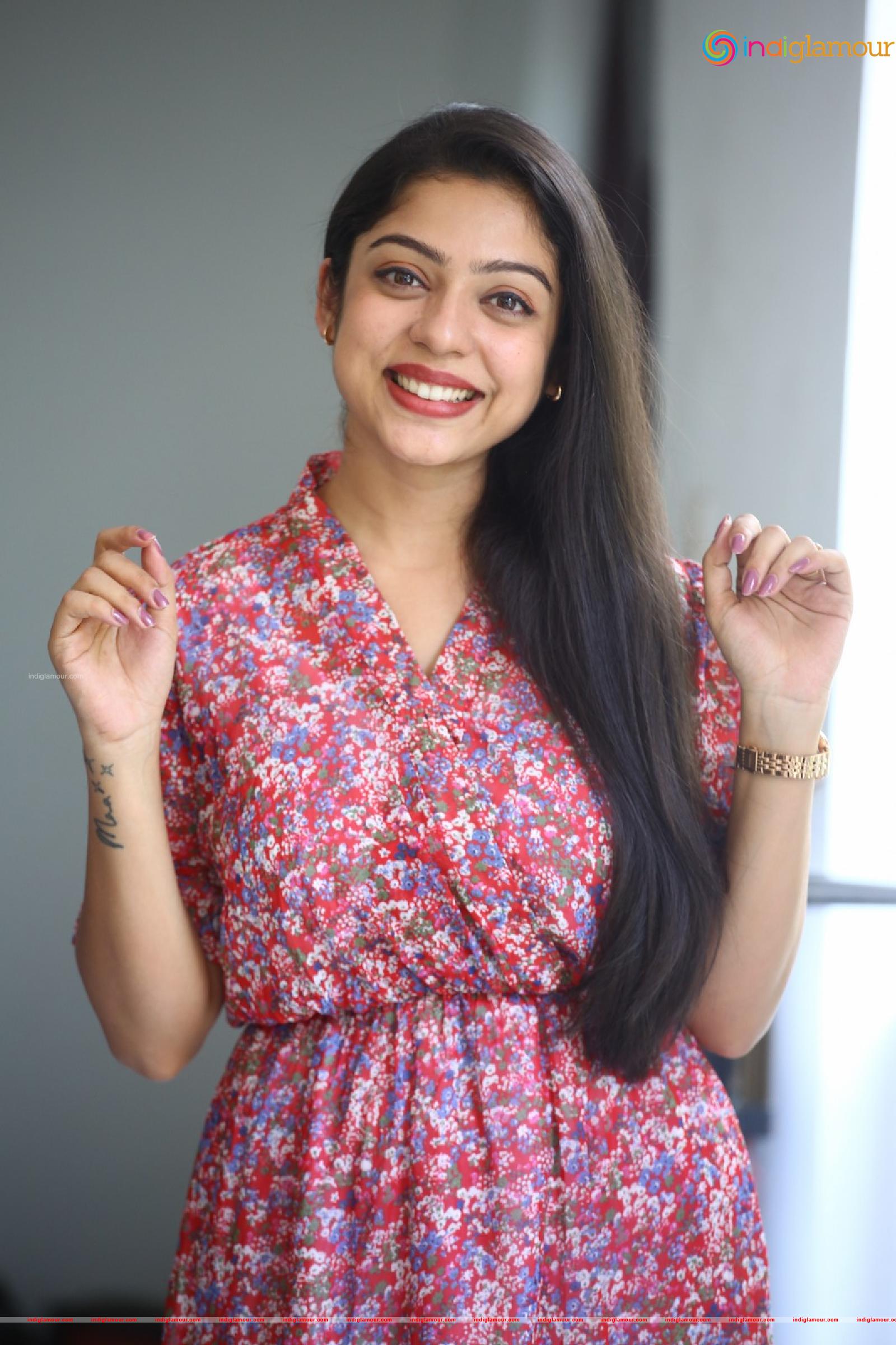 Varsha Bollamma Actress hd photo