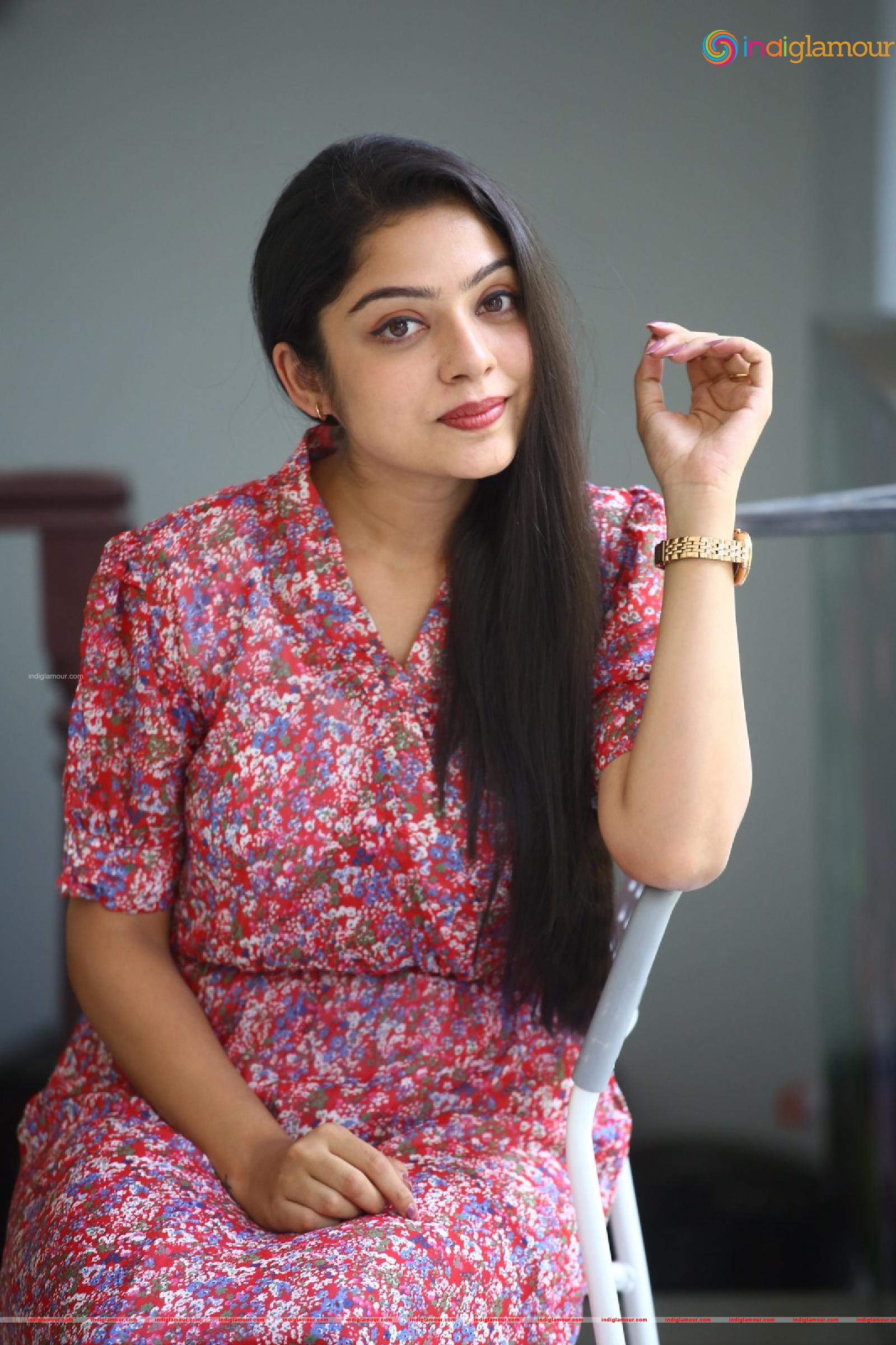 Varsha Bollamma Actress hd photo