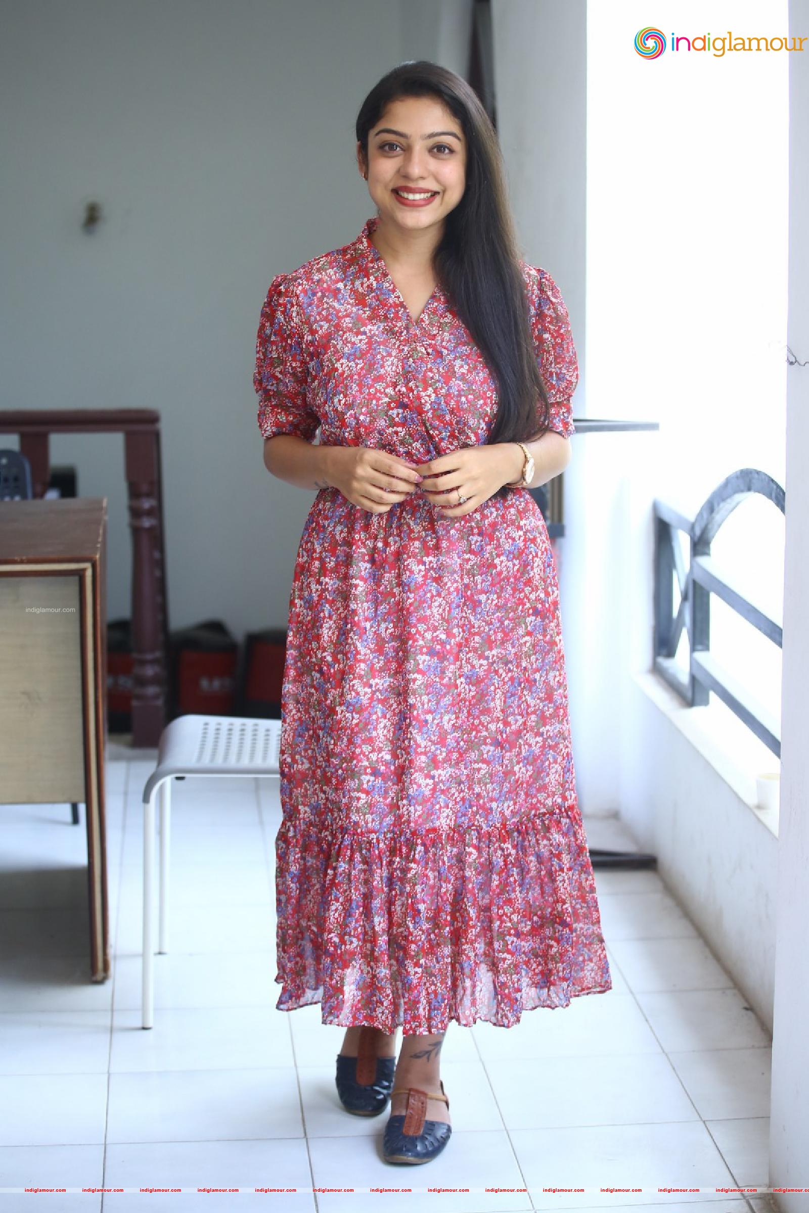 Varsha Bollamma Actress hd photo