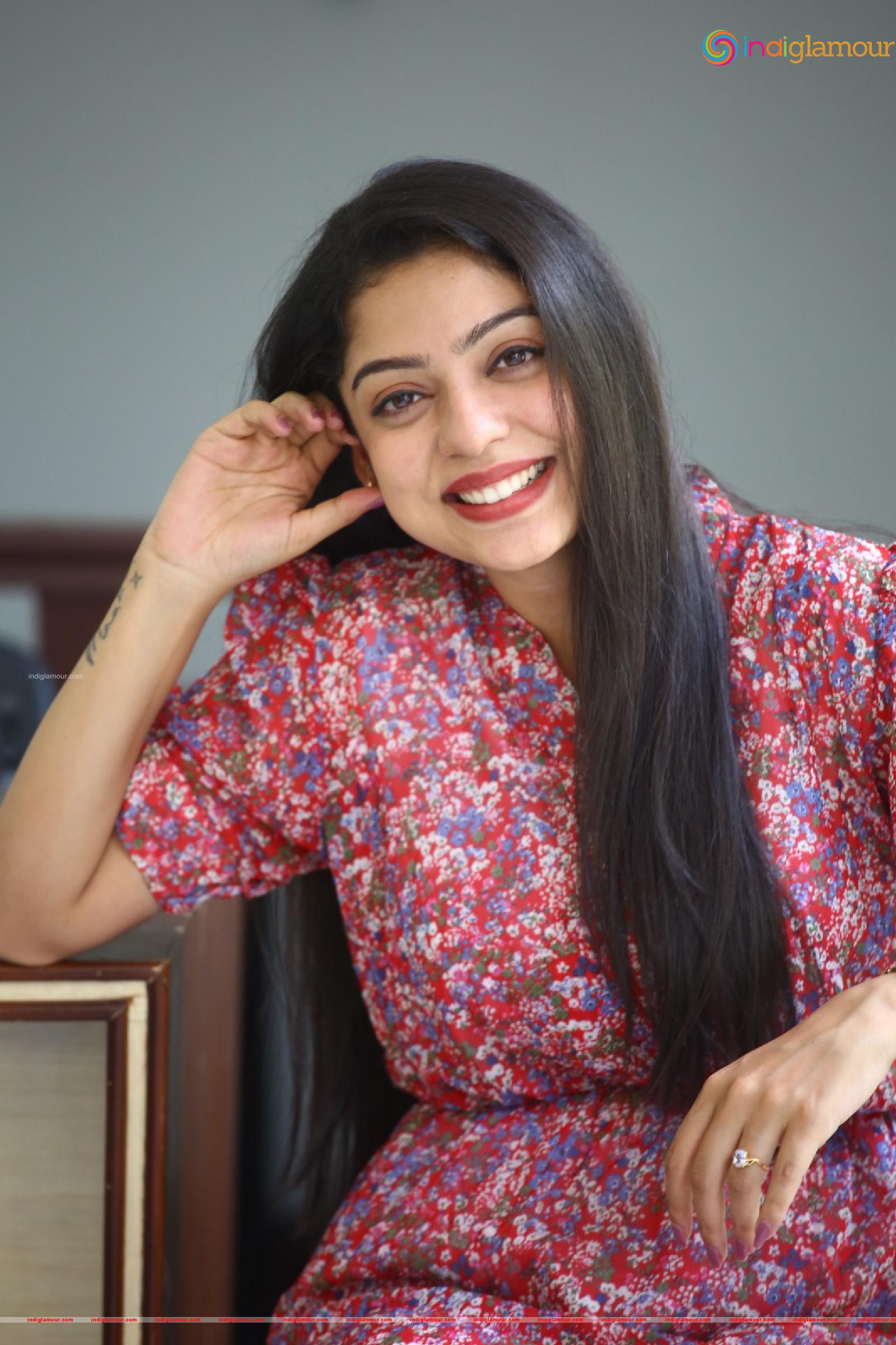 Varsha Bollamma Actress hd photo
