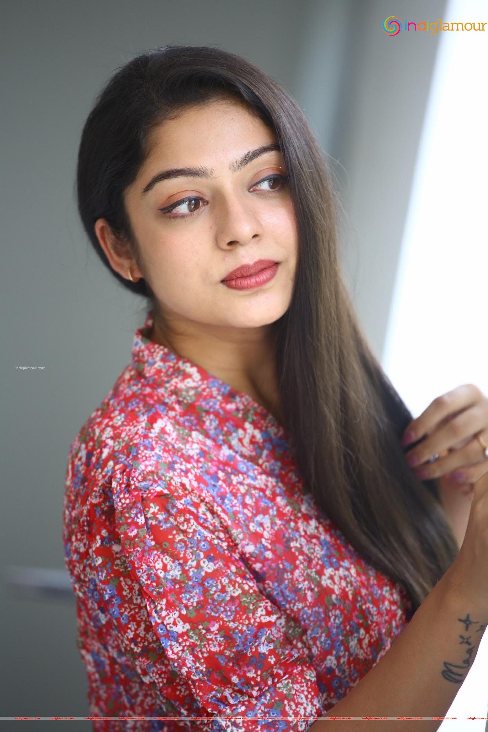 Varsha Bollamma Actress hd photo