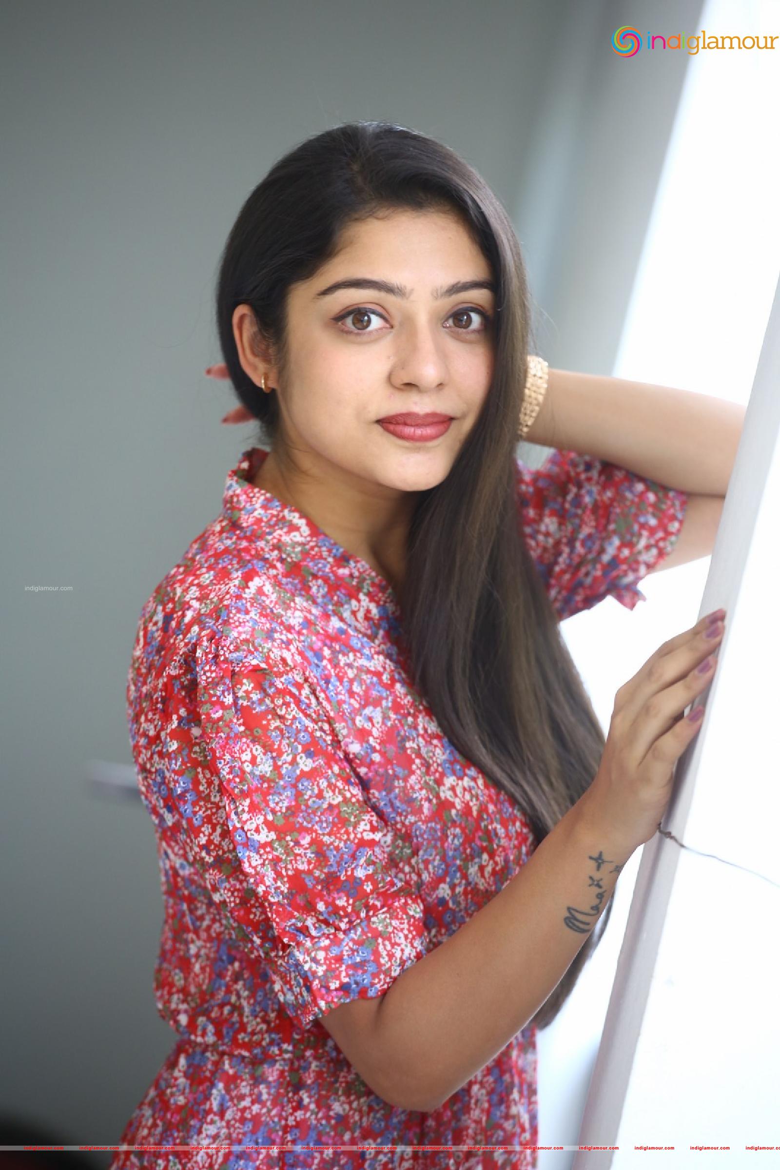 Varsha Bollamma Actress hd photo