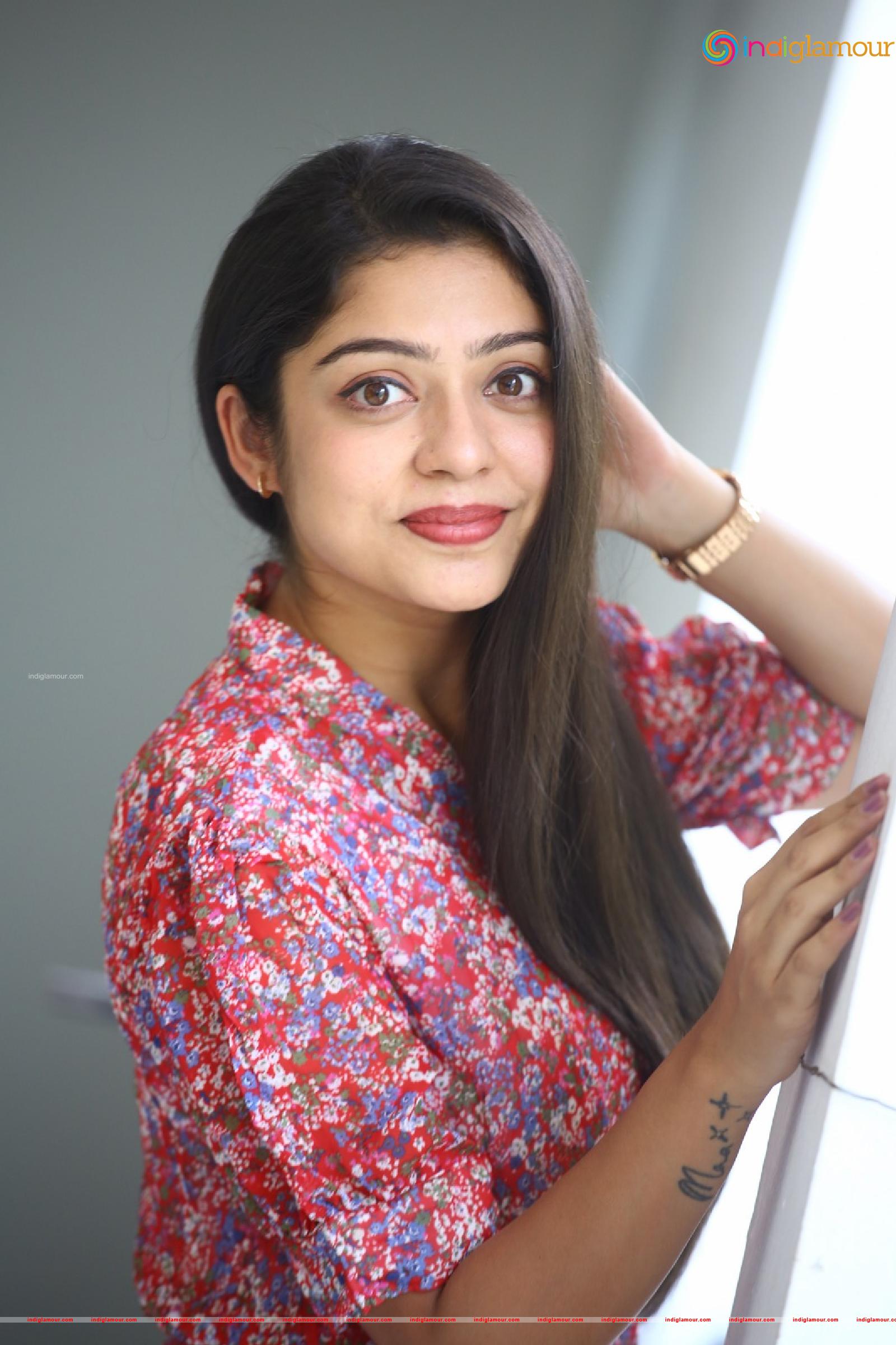 Varsha Bollamma Actress hd photo