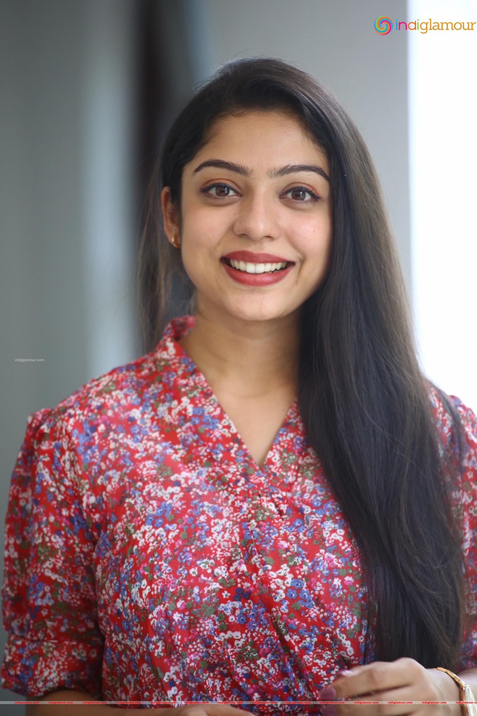 Varsha Bollamma Actress hd photo