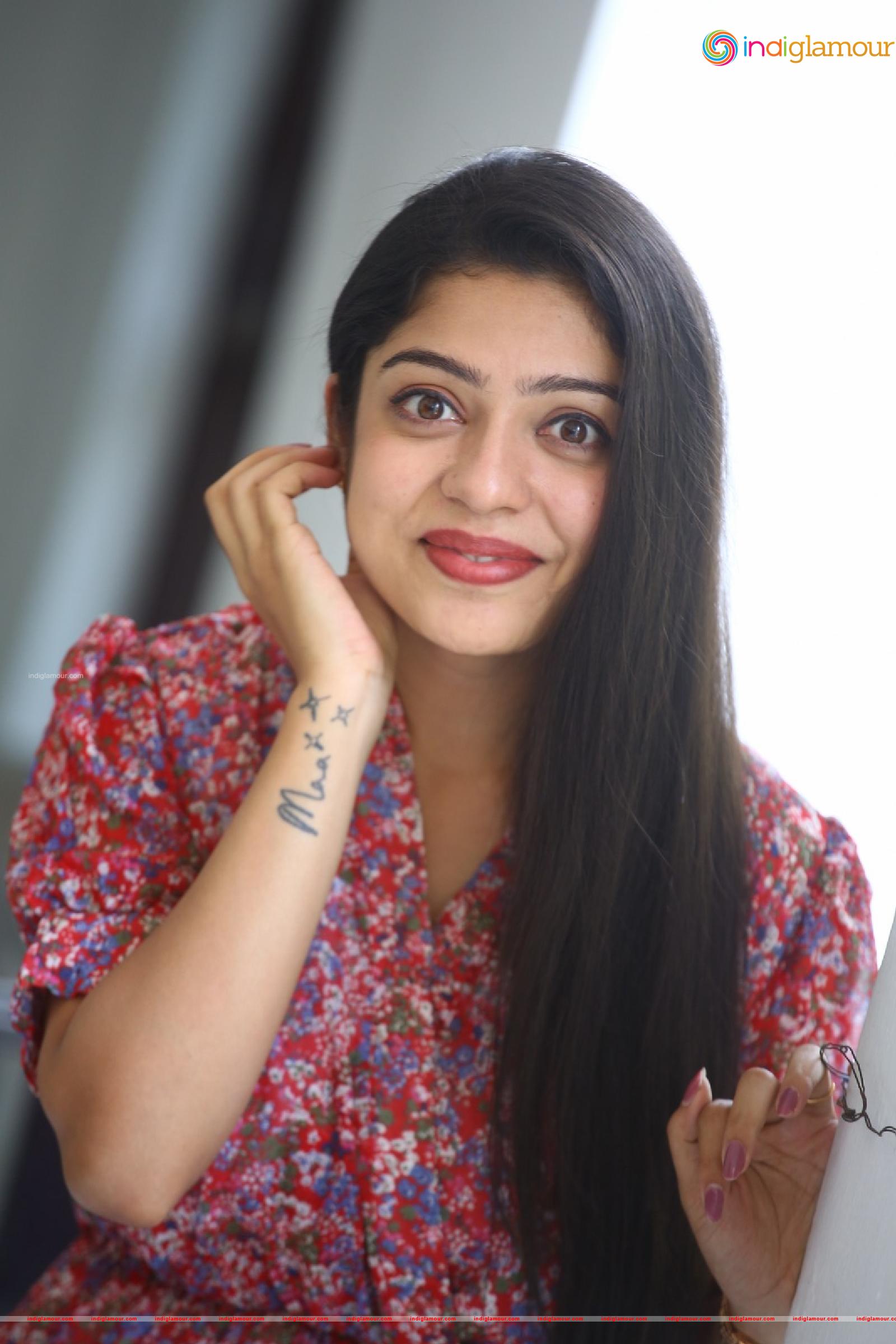 Varsha Bollamma Actress hd photo