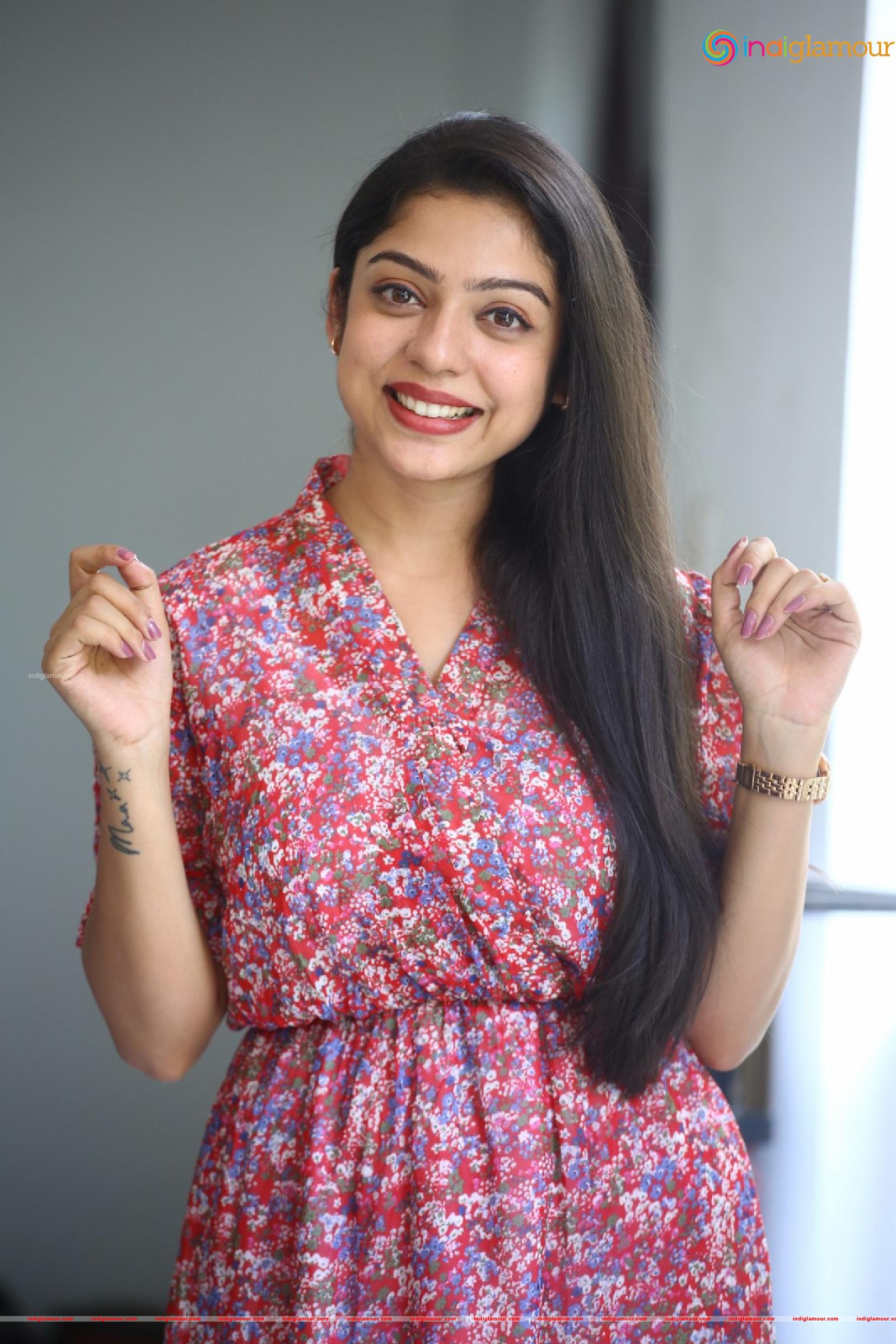 Varsha Bollamma Actress hd photo