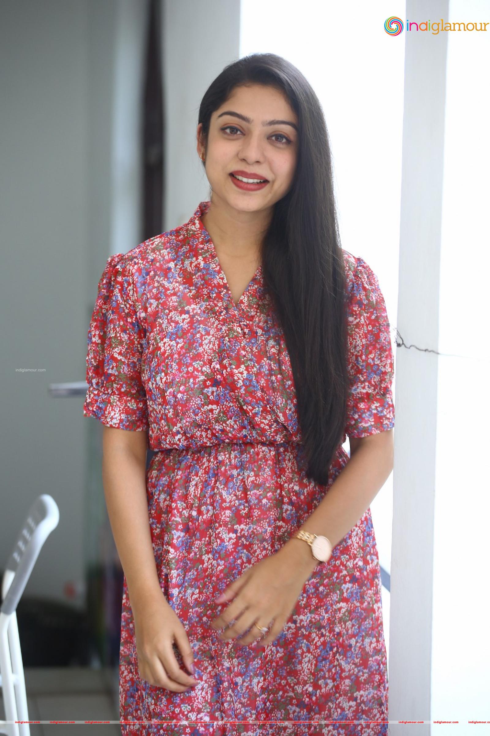 Varsha Bollamma Actress hd photo