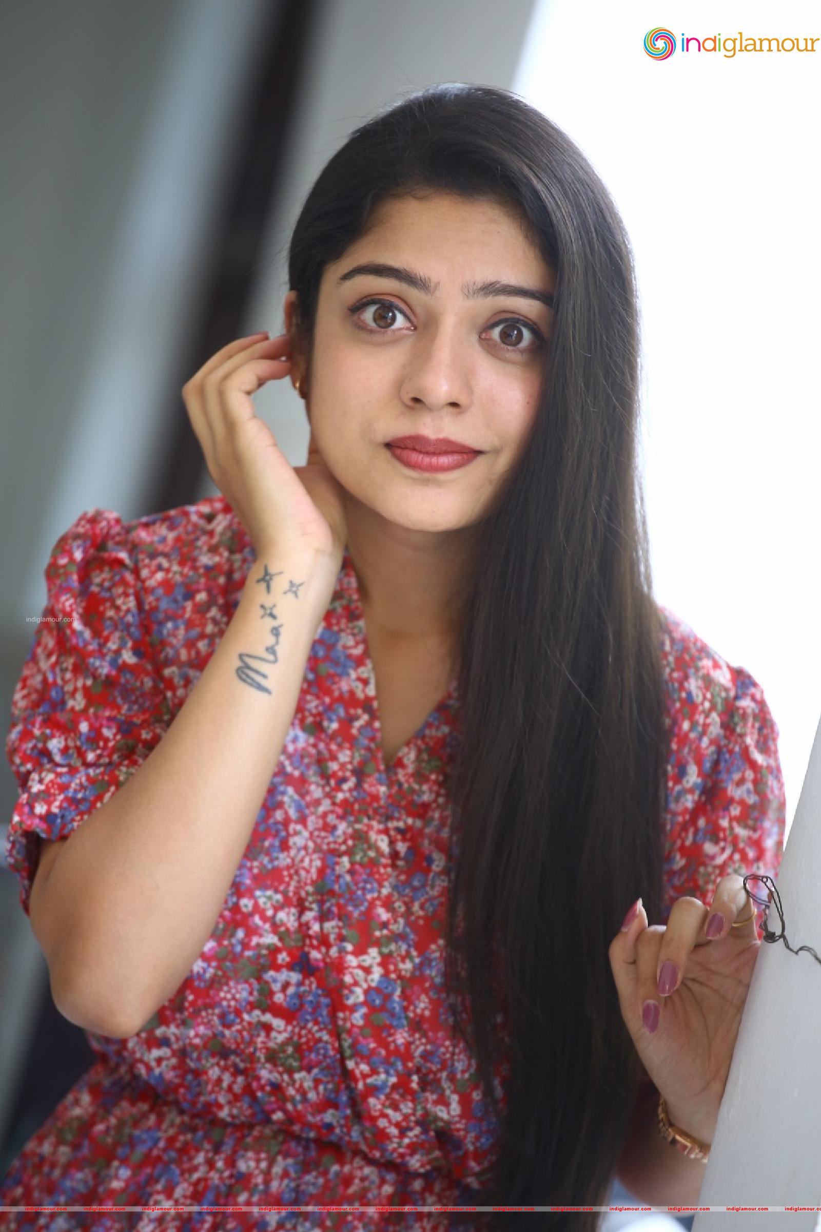 Varsha Bollamma Actress hd photo