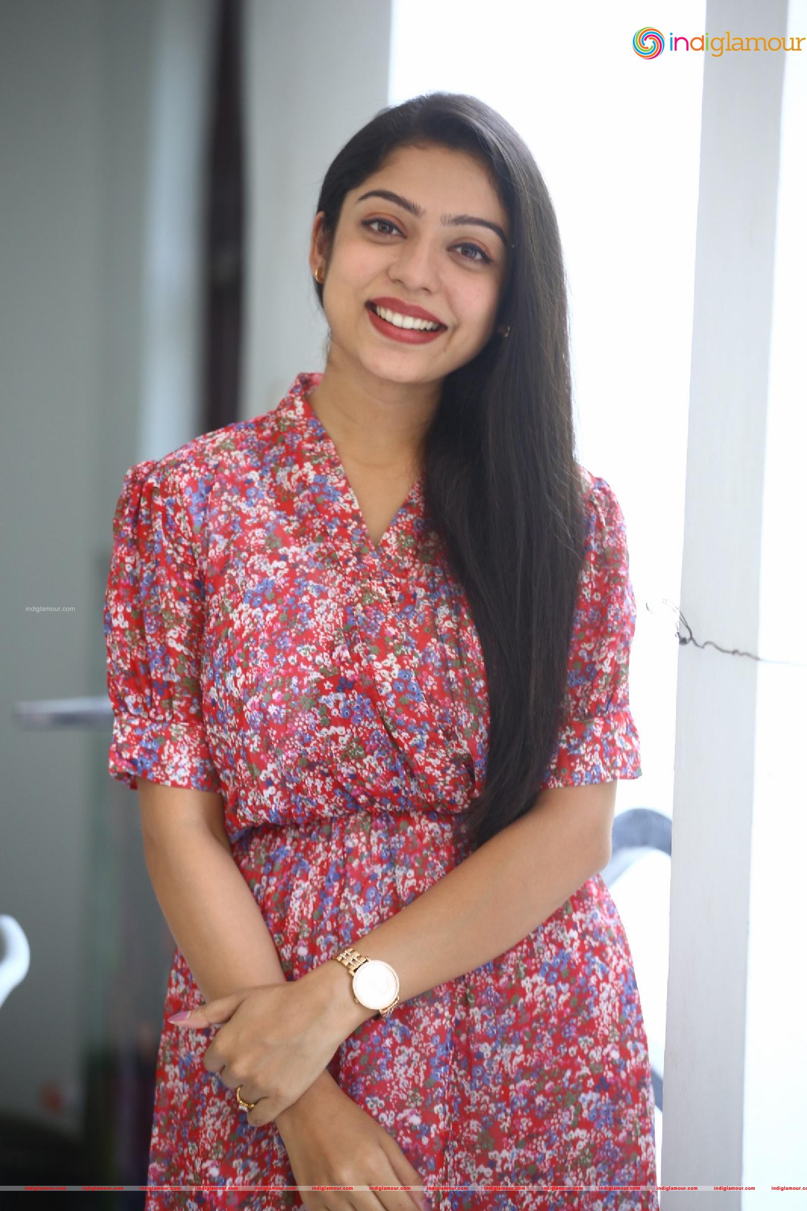 Varsha Bollamma Actress hd photo