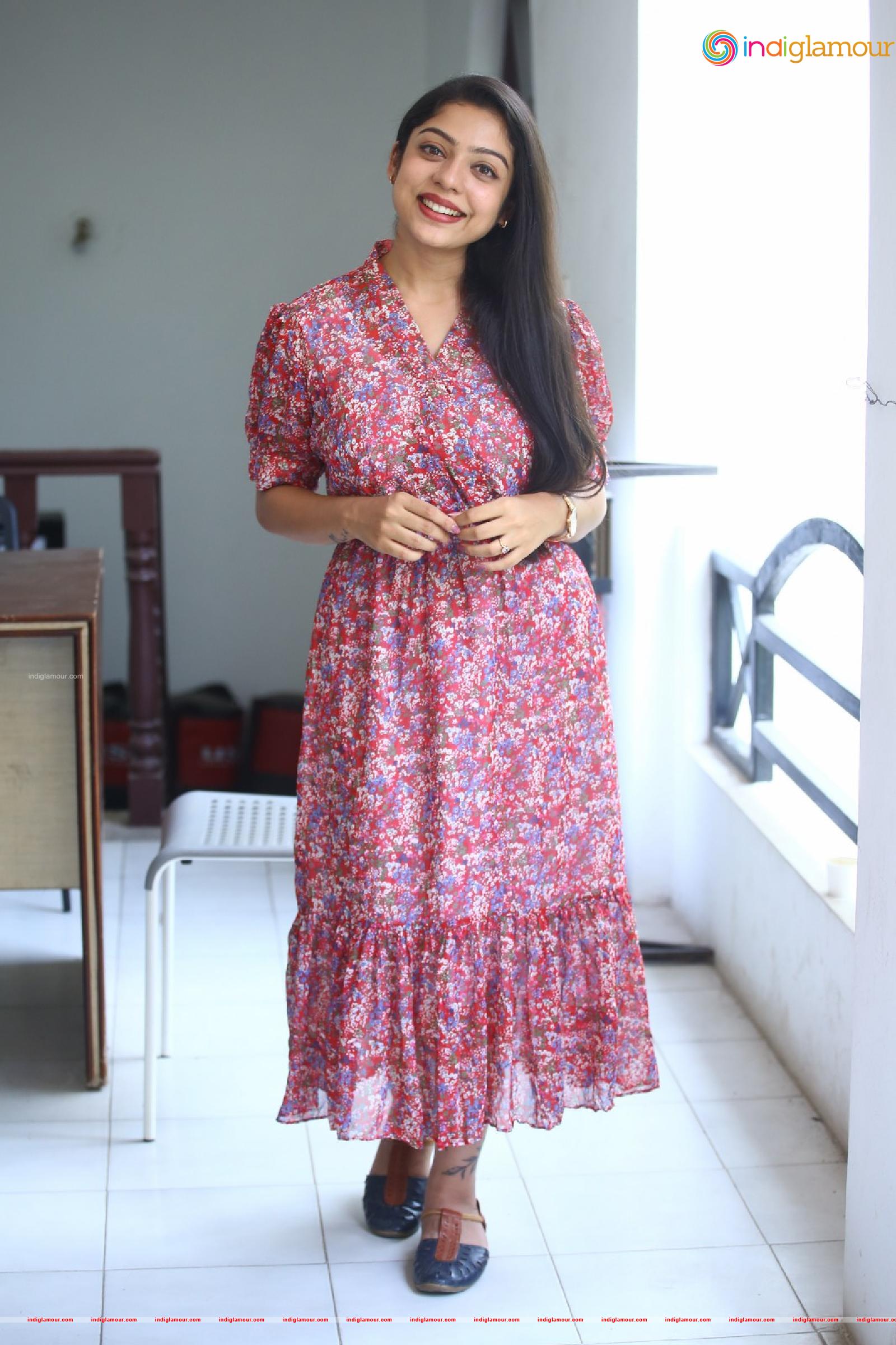 Varsha Bollamma Actress hd photo