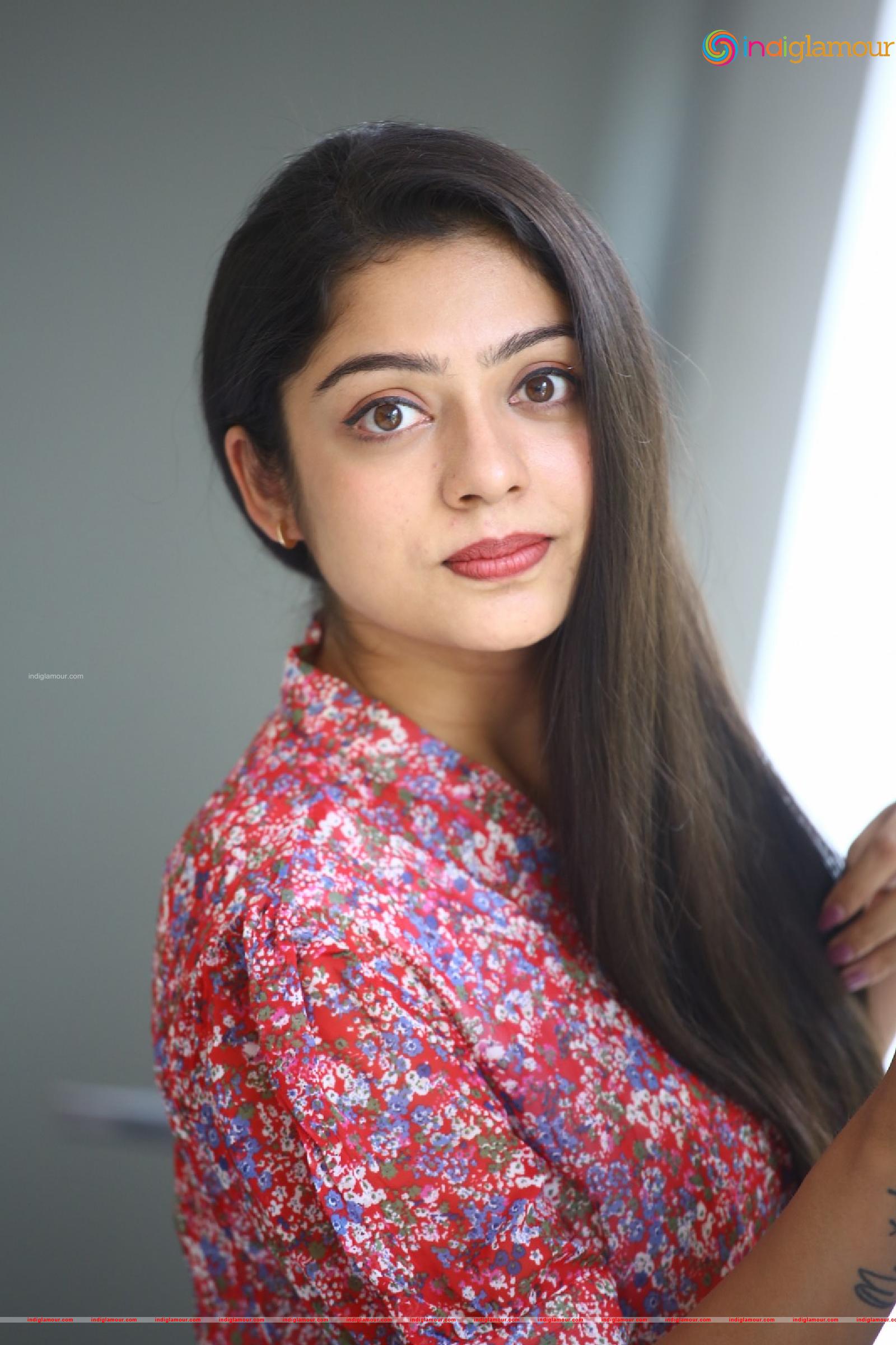 Varsha Bollamma Actress hd photo