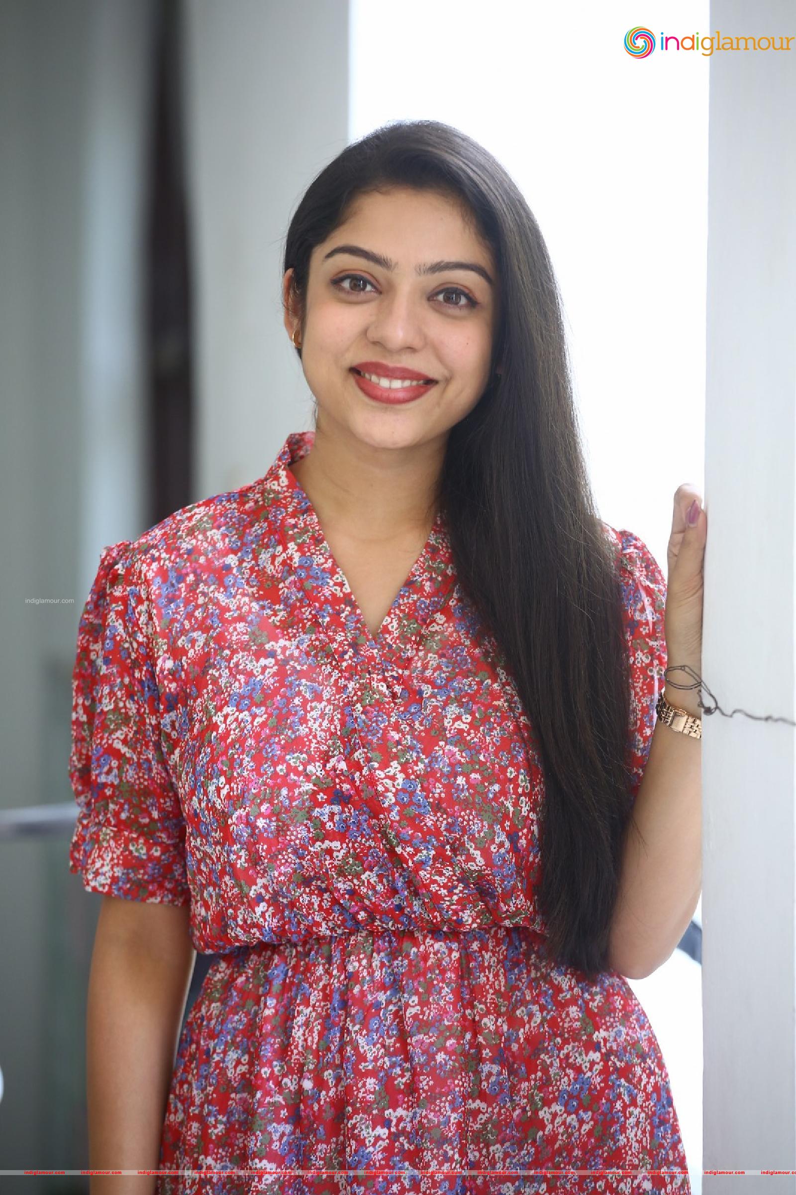 Varsha Bollamma Actress hd photo