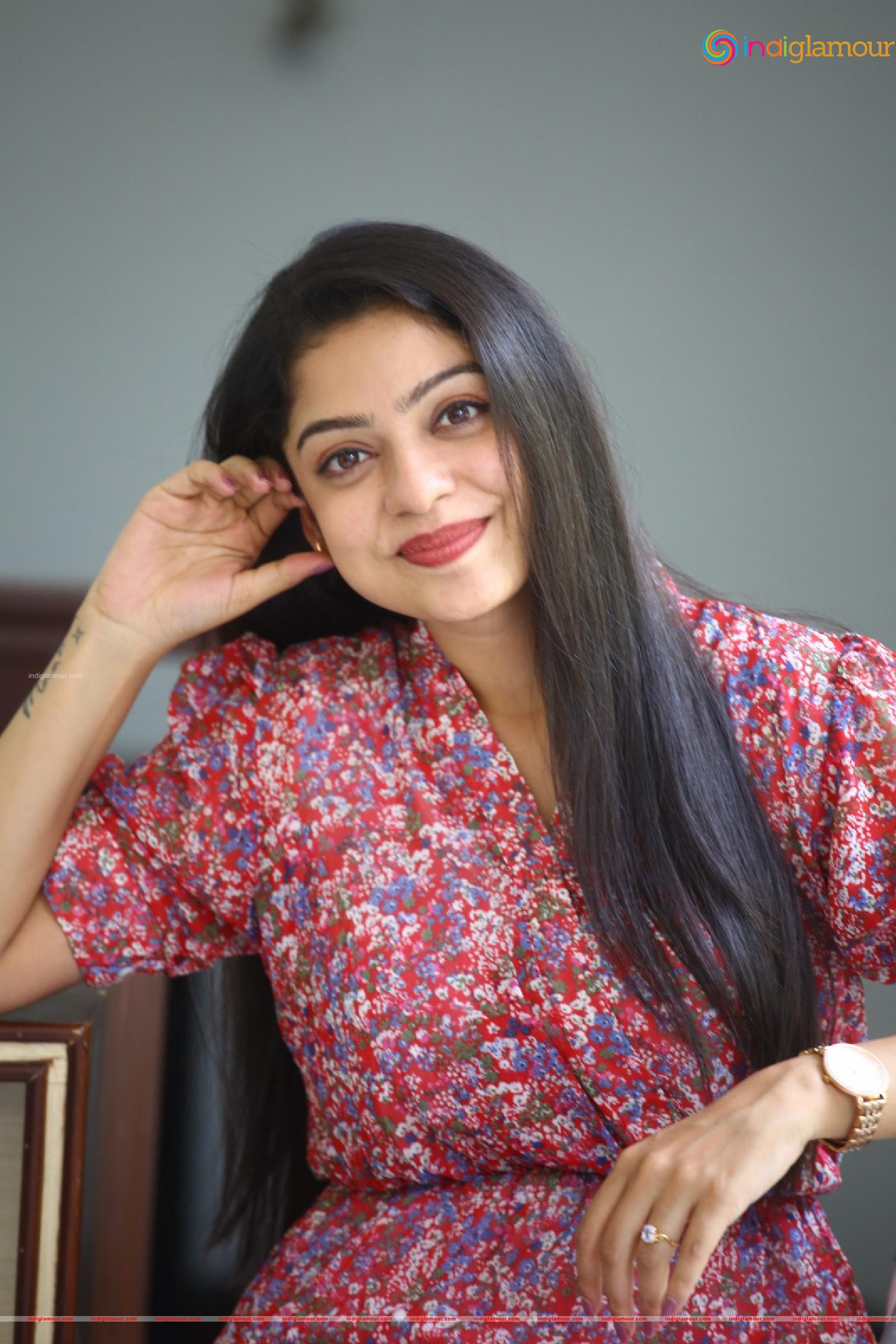 Varsha Bollamma Actress hd photo