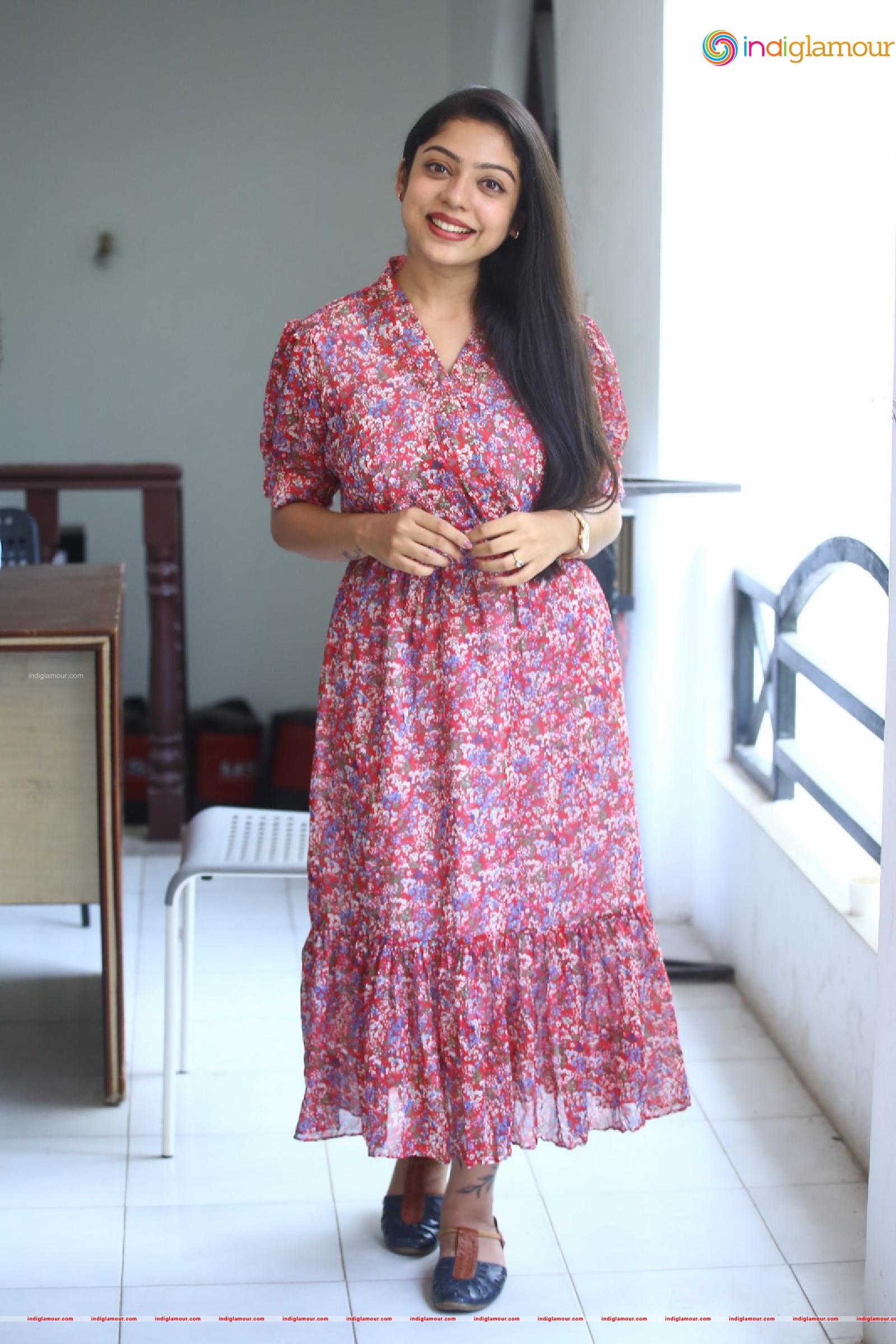 Varsha Bollamma Actress hd photo