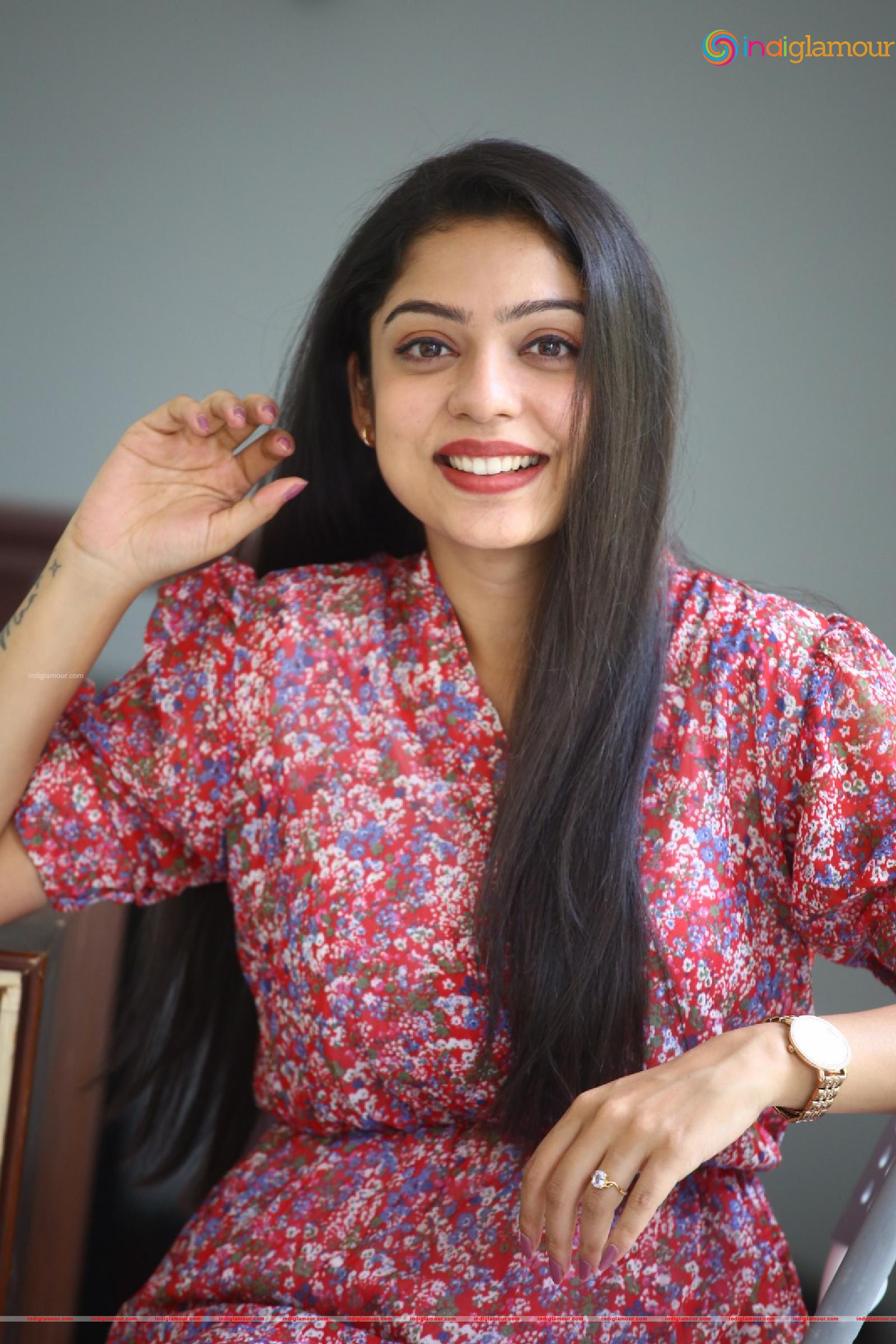 Varsha Bollamma Actress hd photo