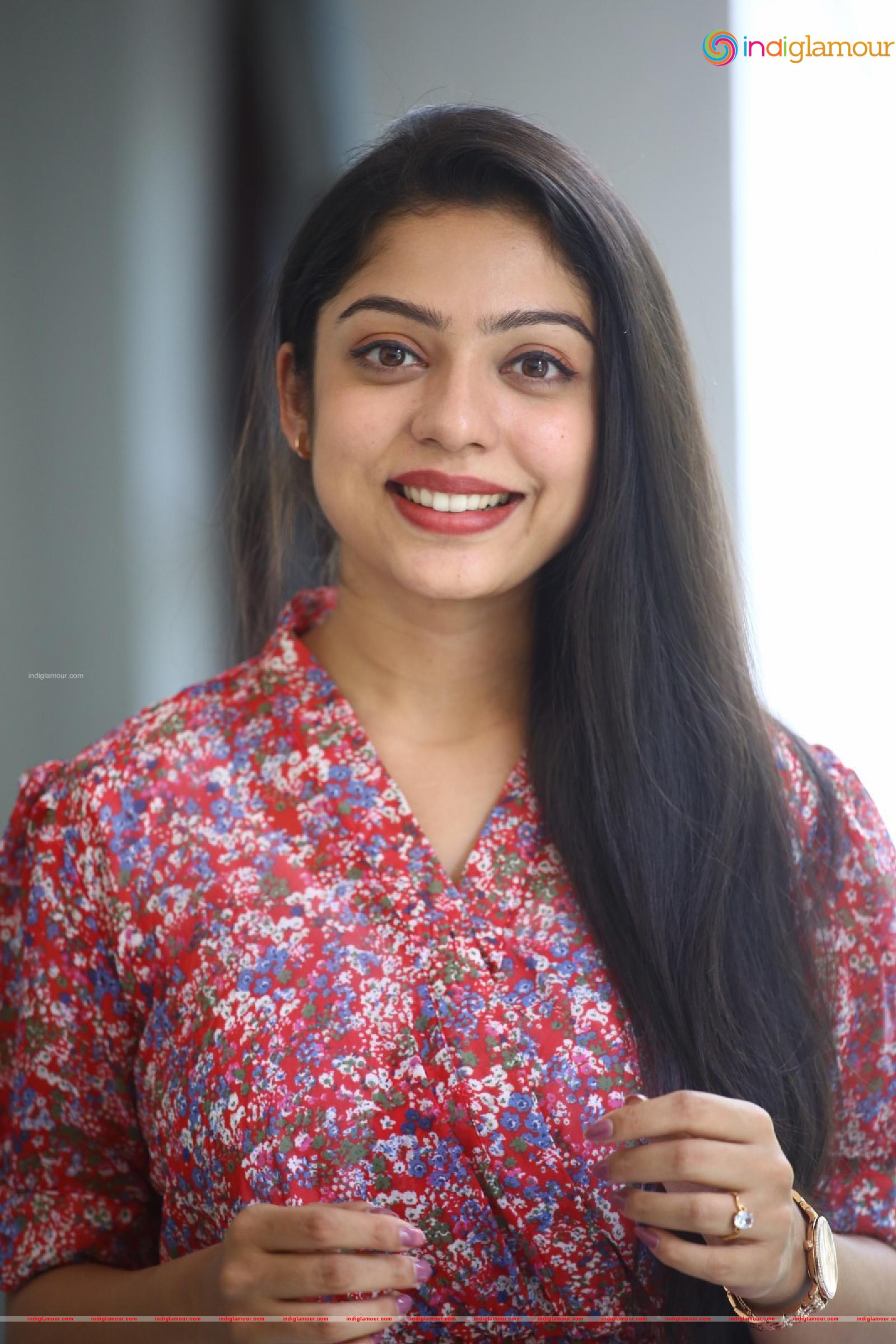 Varsha Bollamma Actress hd photo