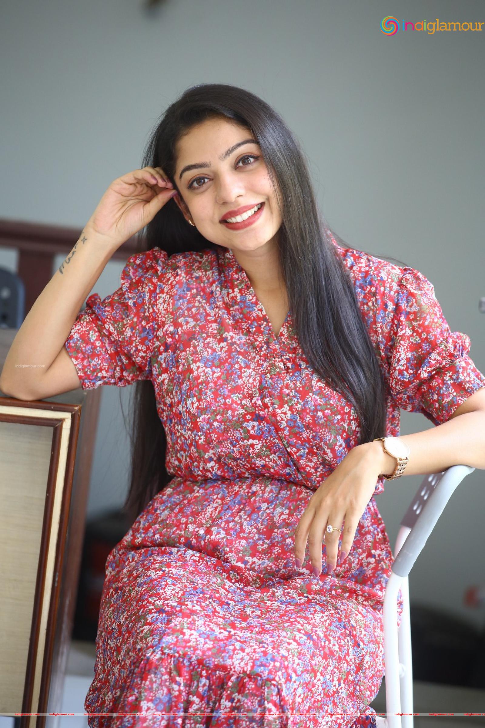 Varsha Bollamma Actress hd photo