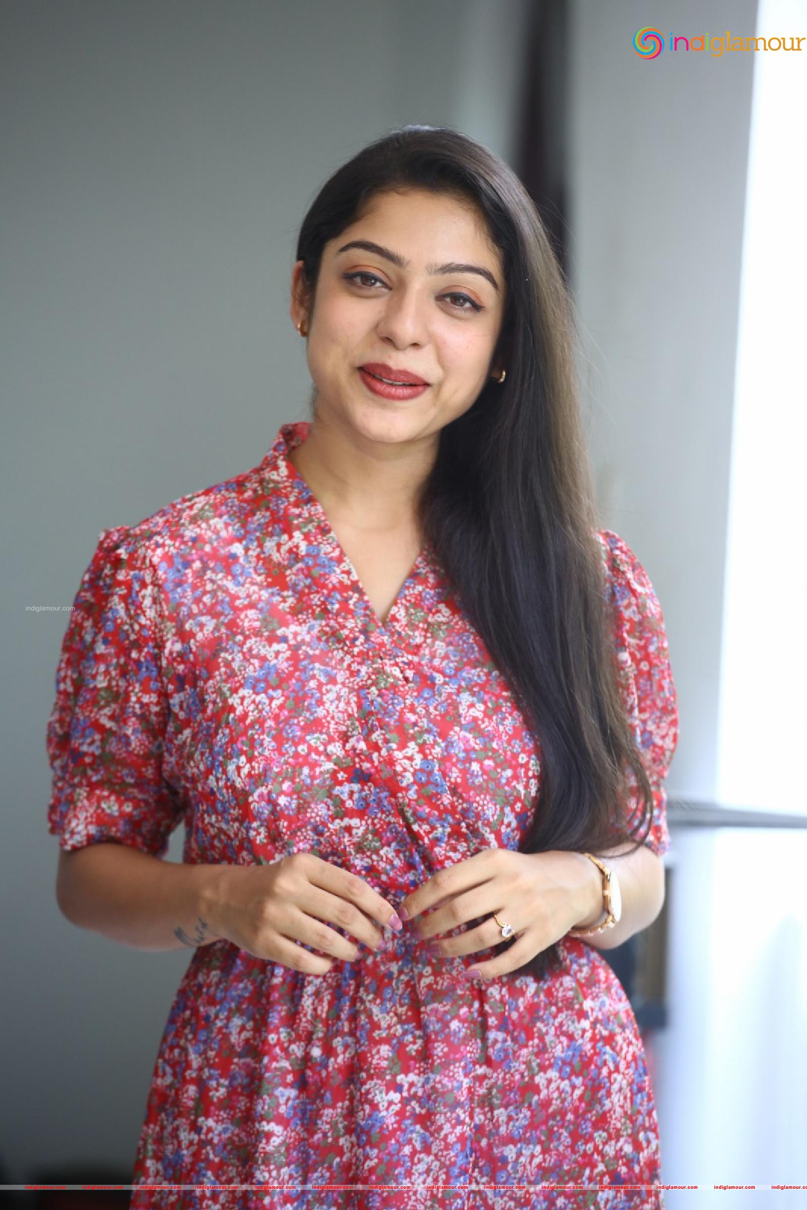 Varsha Bollamma Actress hd photo