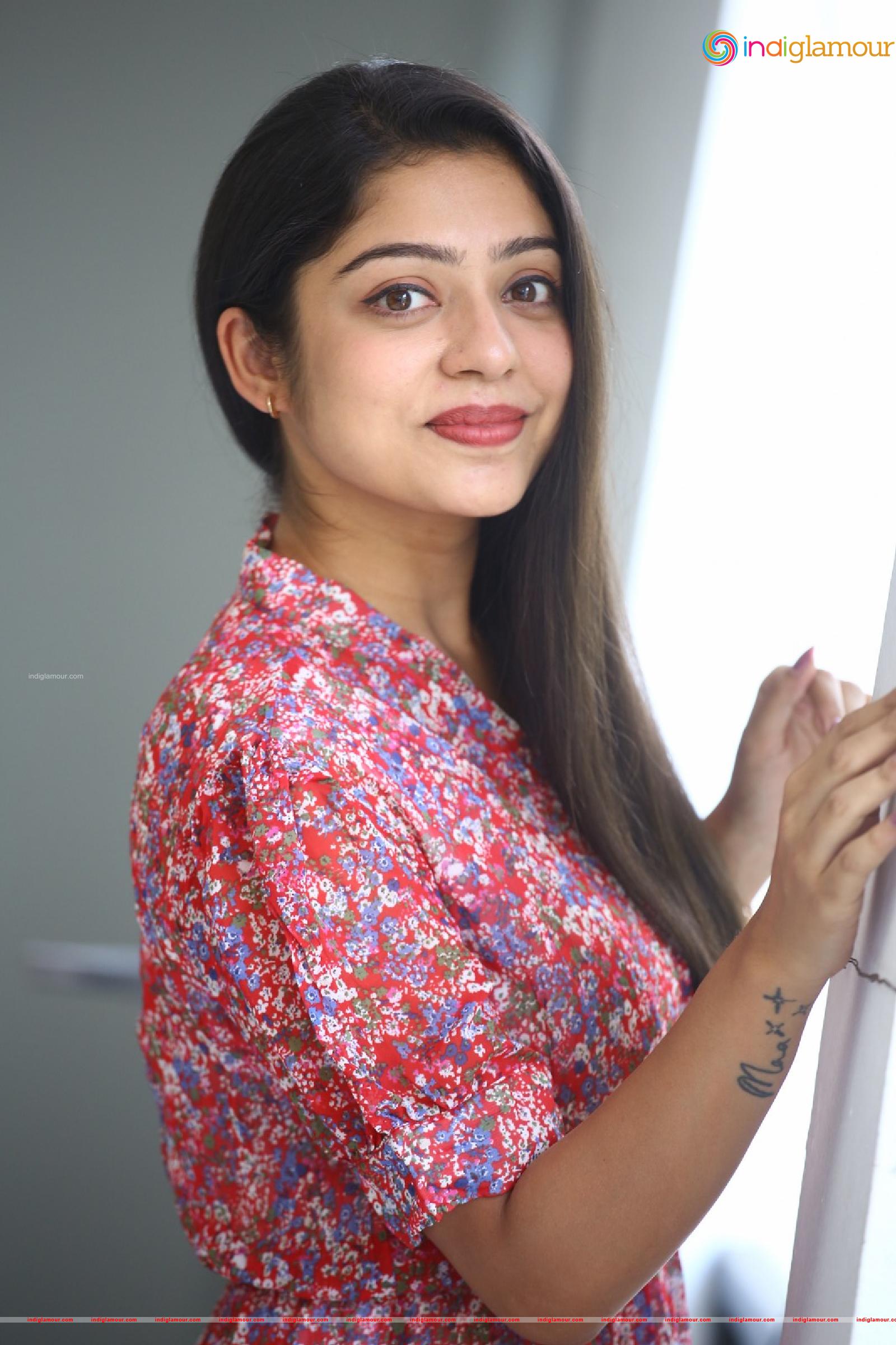 Varsha Bollamma Actress hd photo