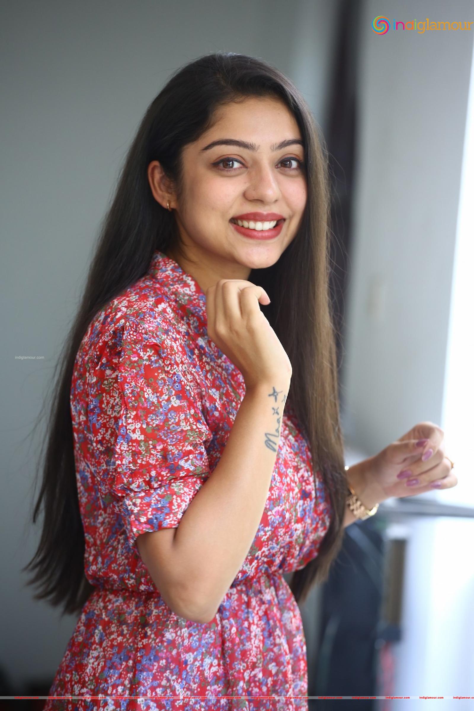 Varsha Bollamma Actress hd photo